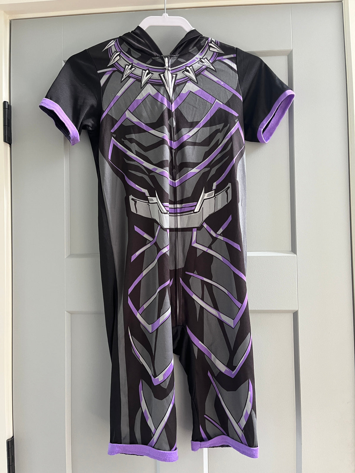 135 Avengers onsie pajamas, size M 8/10, black panther