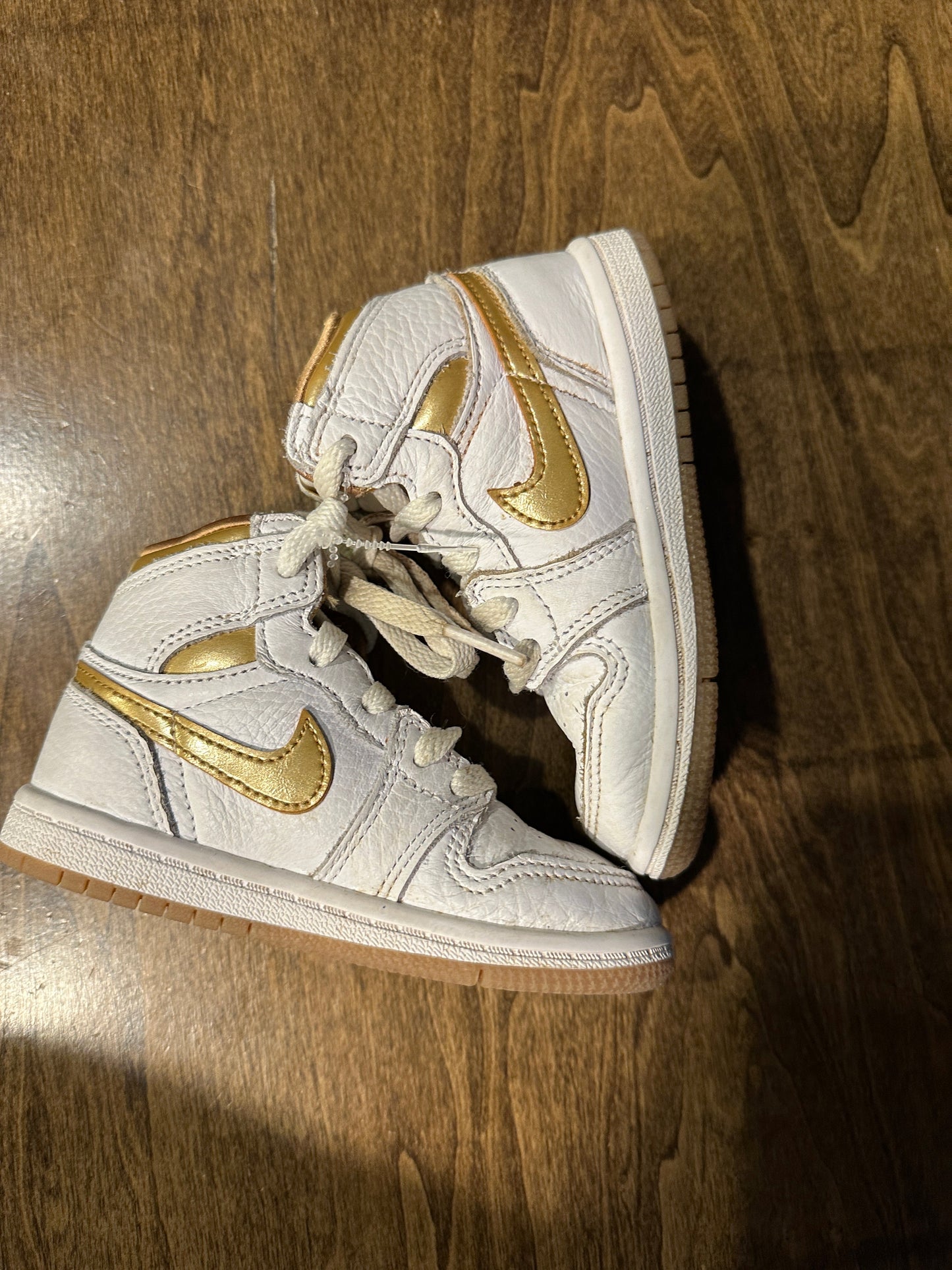 #218 Sz 7c Nike Jordans