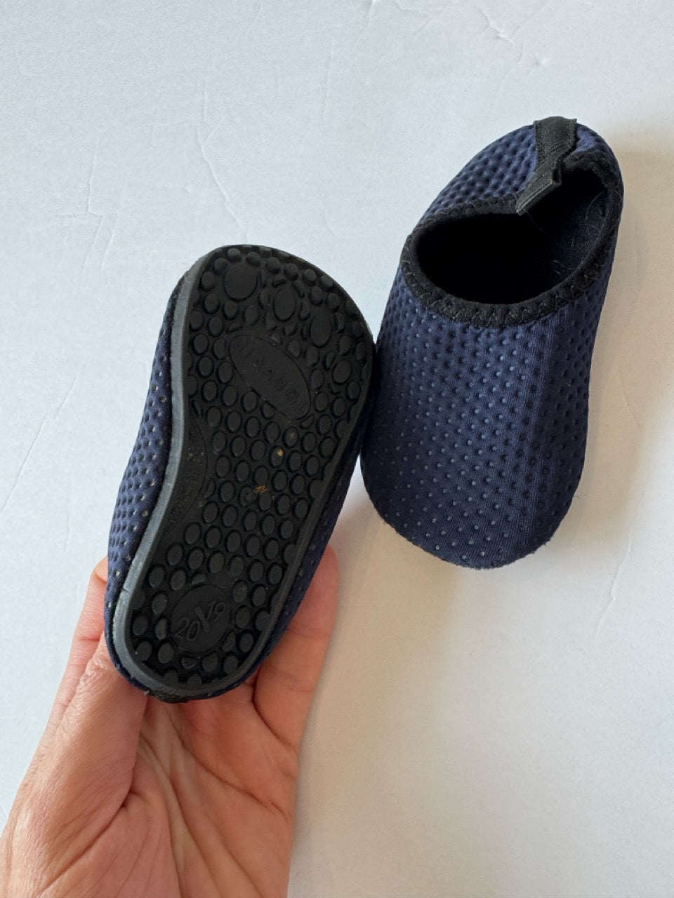 #190 Watershoes, Size 4T