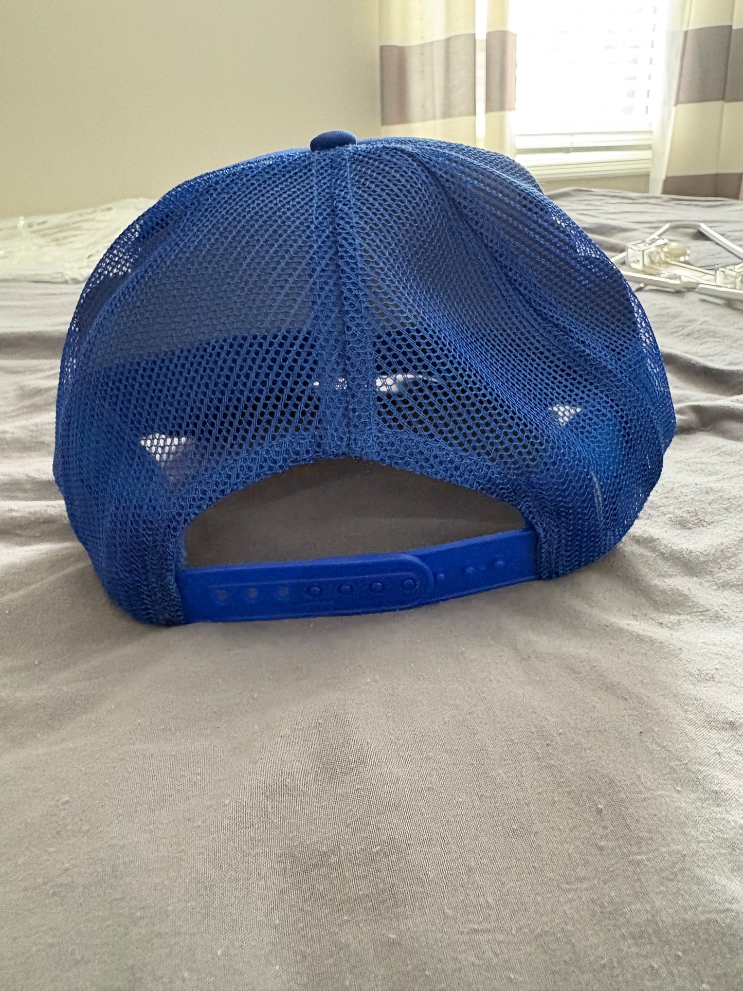 #28 REDUCED NEW Smiley Trucker Hat