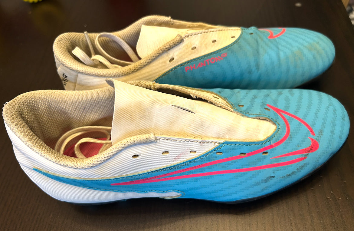 seller #62 Nike phantom soccer cleats men’s 6.5