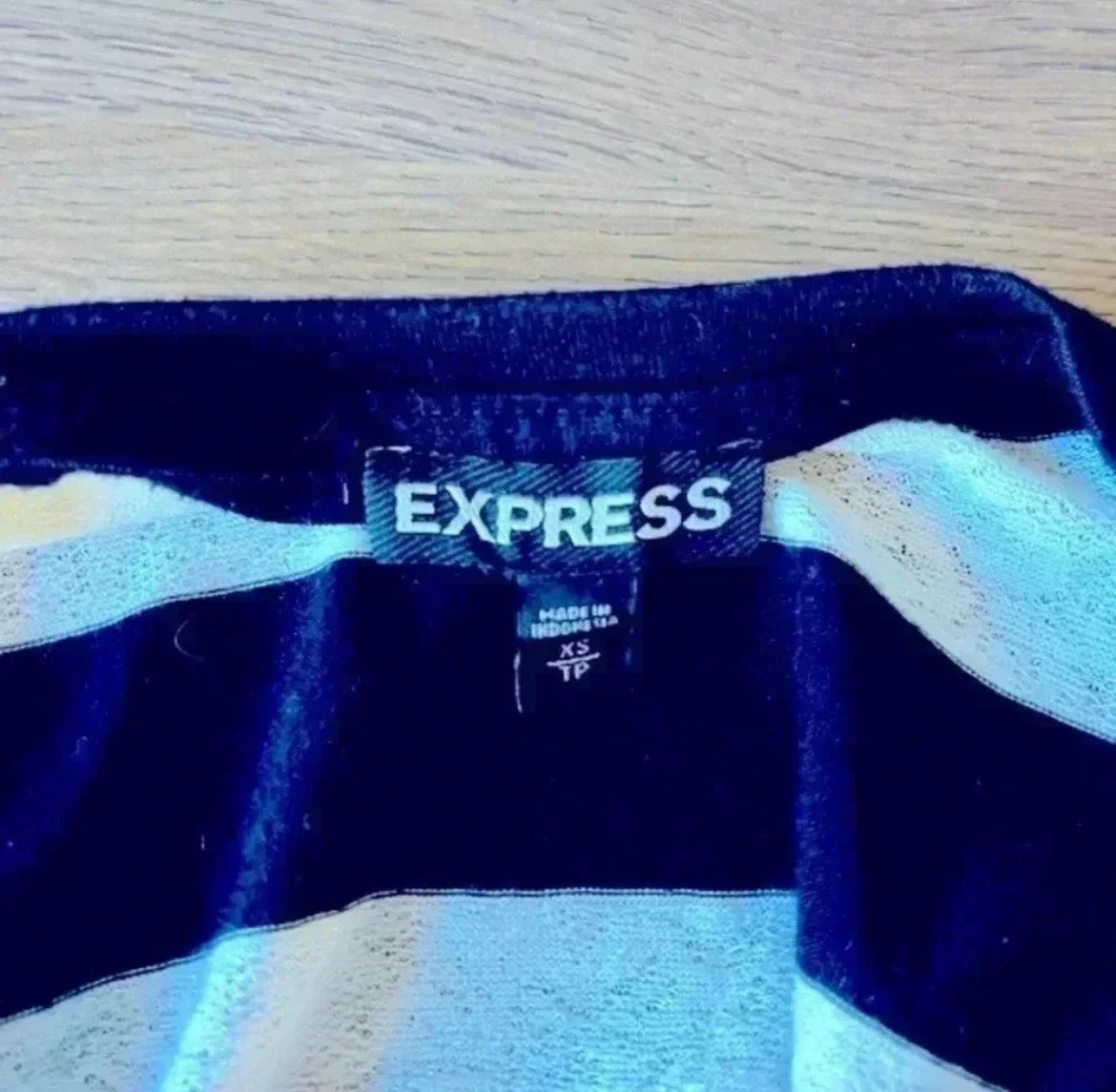 Seller#213 EXPRESS Women’s XS Black & White Stripe Long Sleeve Top Lace Pattern