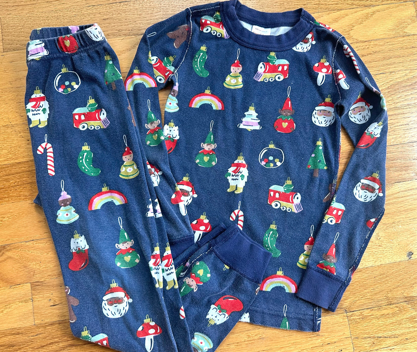 #104 boy or girl Hannah Andersson Christmas pajamas size 120/6-7, navy slightly faded