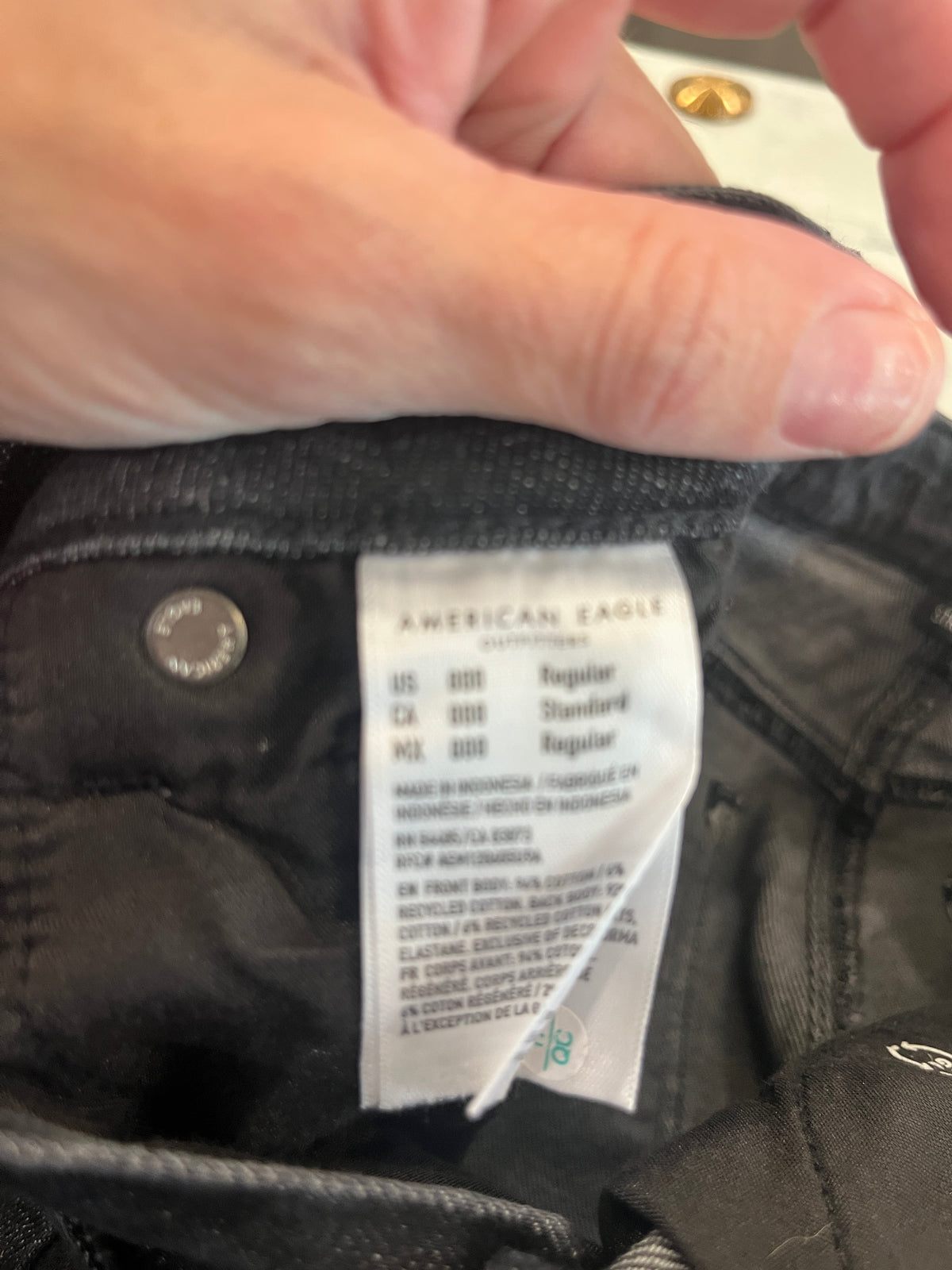 135 American eagle Strigid Black Jeans Size 000, only worn once for 3 hours