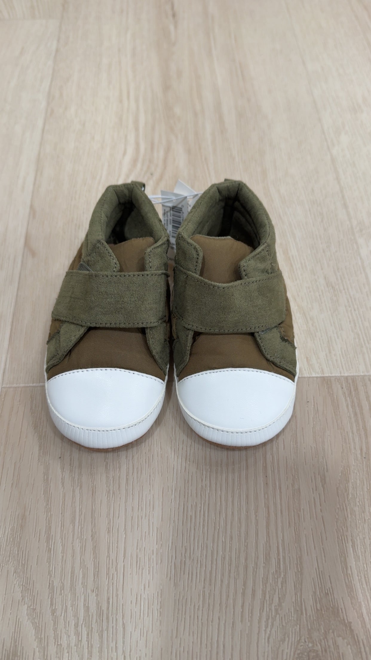 REDUCED! #49 boys Old Navy green booties 18-24 months