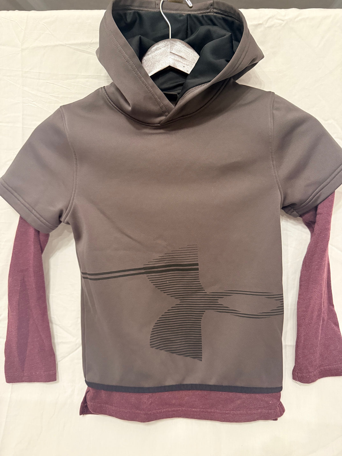 #143 Under Armour hooded sweatshirt size small boys