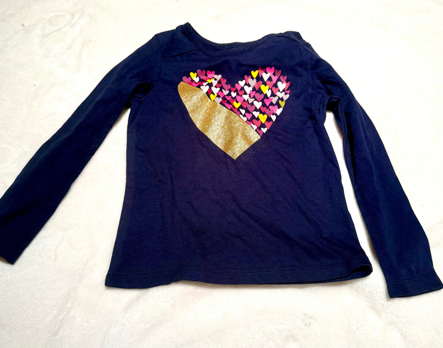 136 EUC navy long sleeve heart shirt girl size 5