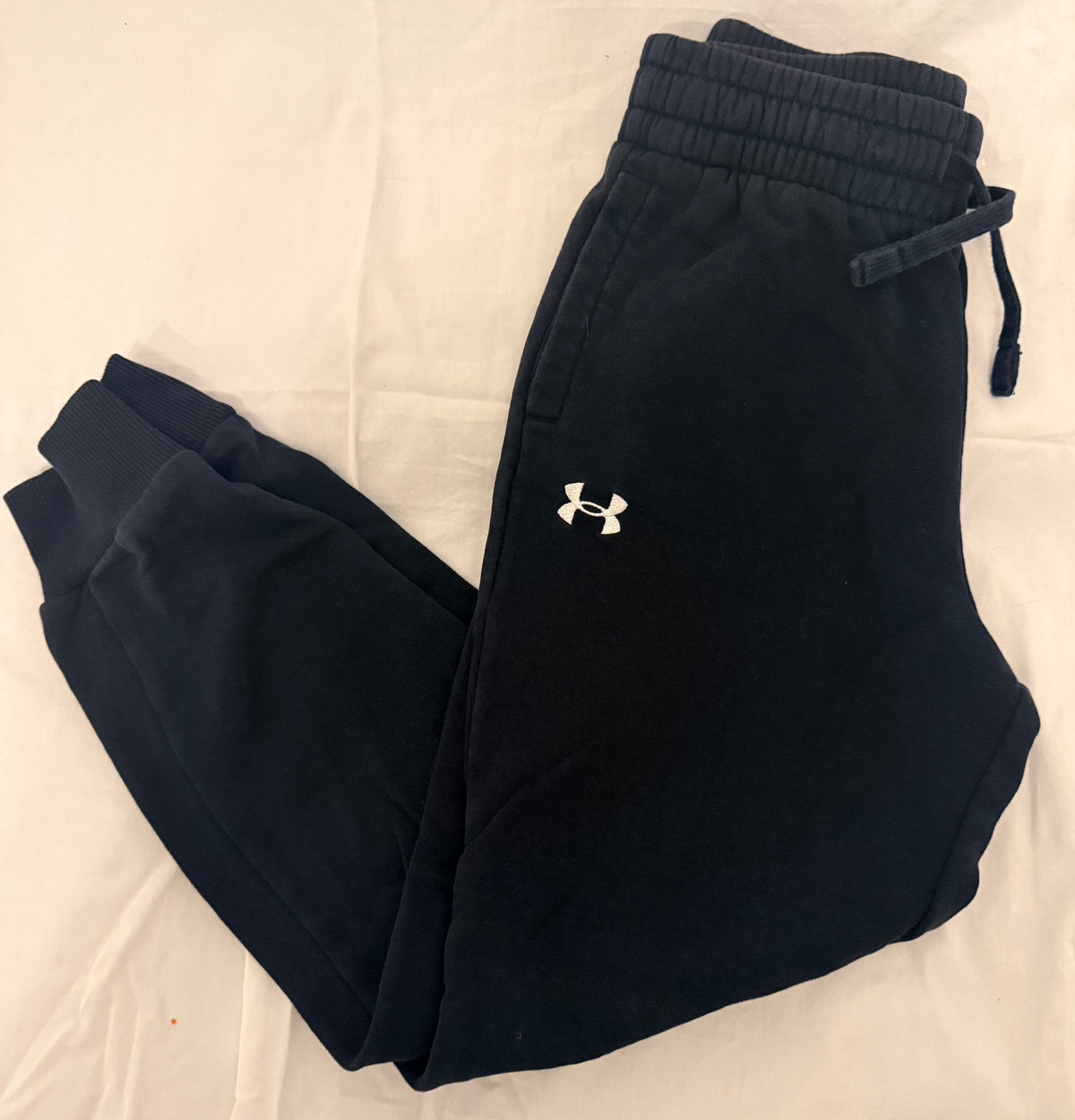 #143 Under Armour black sweatpants joggers boys size medium