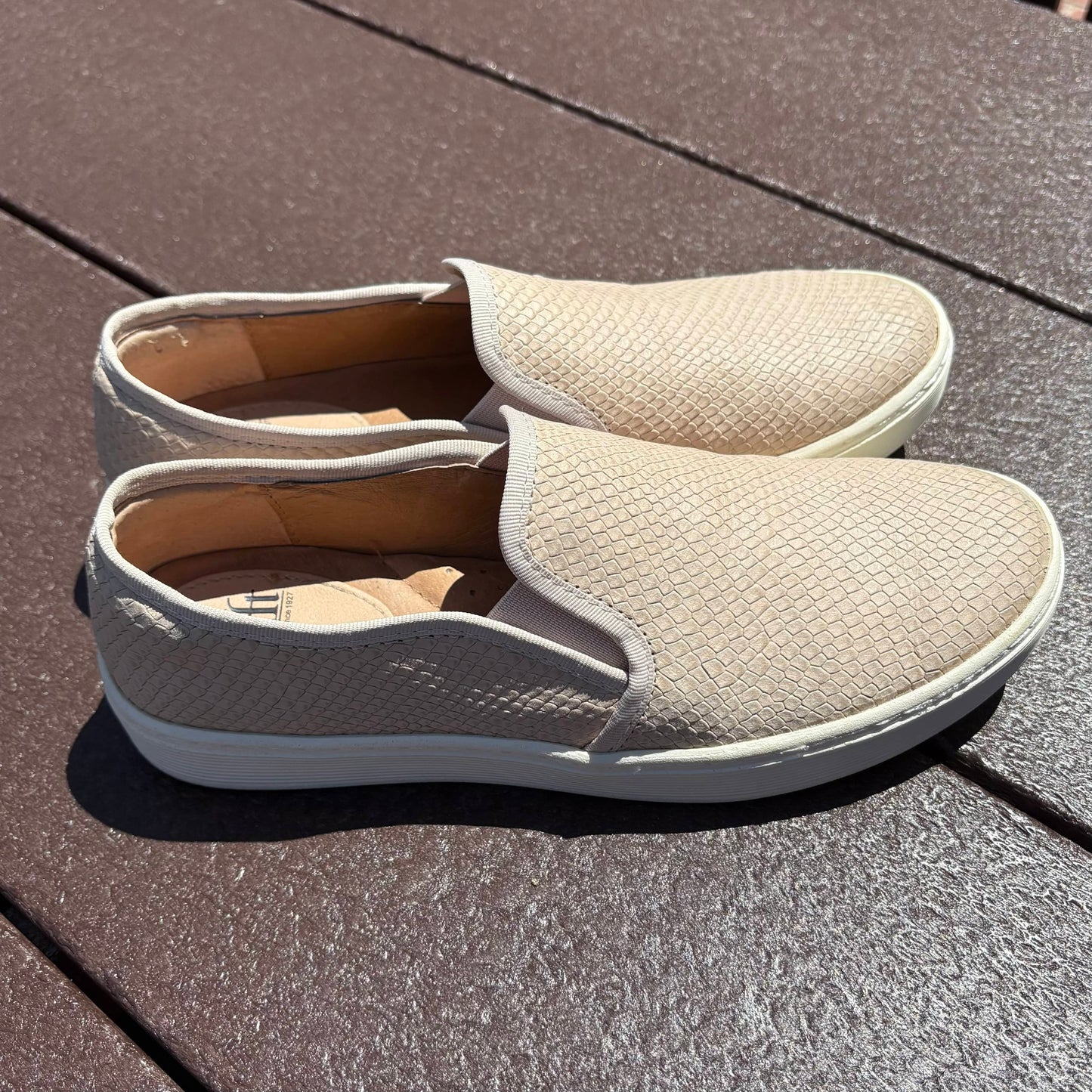 Seller 189 Women's Size 8.5 Sofft Somers Blush Slip On Sneakers VGUC