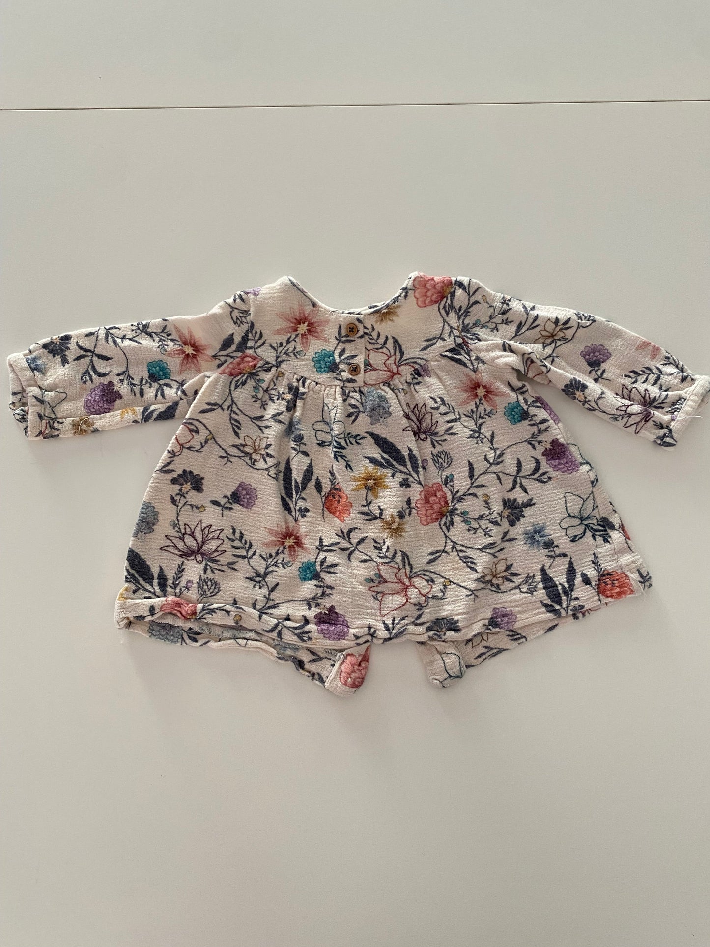 #117- Girls 12 M, Zara Cream Floral Blouse, VGUC,*reduced*