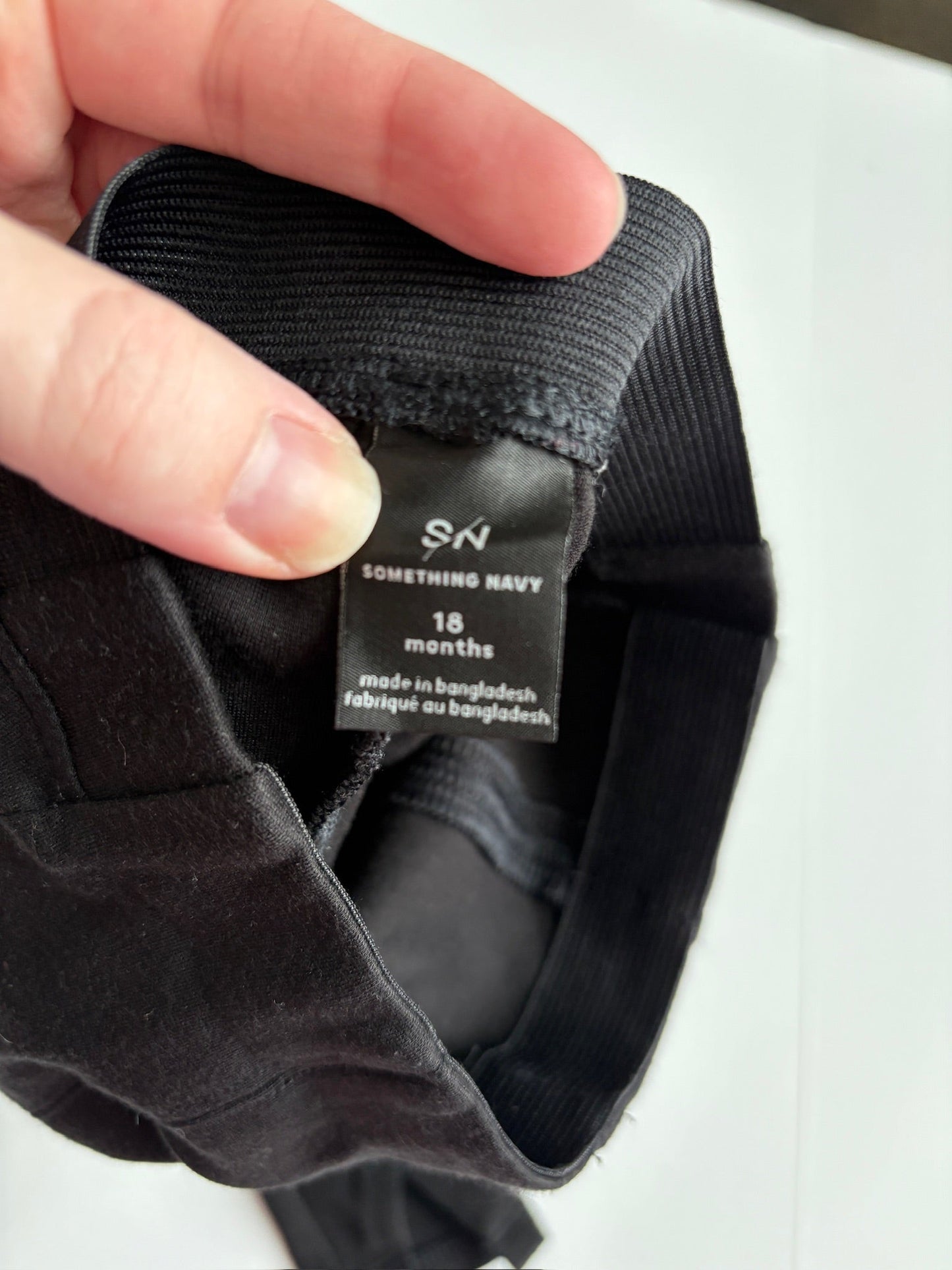 Seller #105 - Size 18M Girls Black Something Navy Leggings VGUC