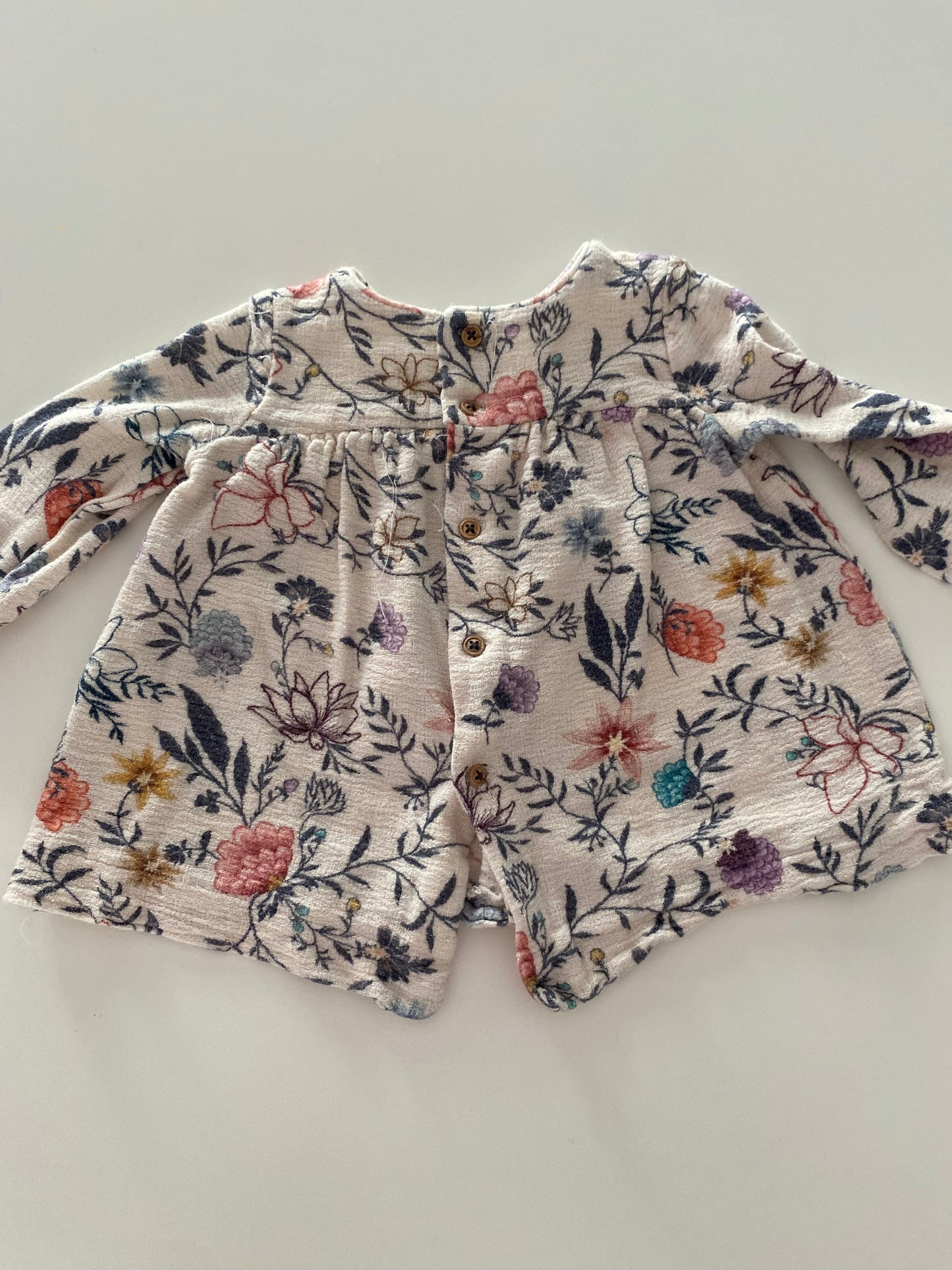 #117- Girls 12 M, Zara Cream Floral Blouse, VGUC,*reduced*