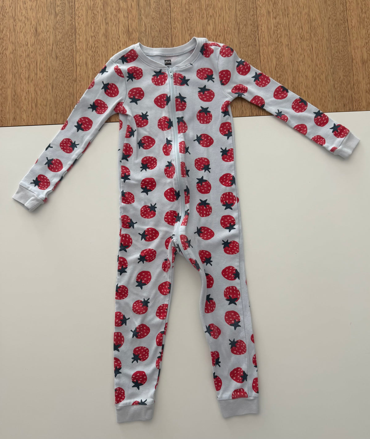 #117, Girls 3T, Tea strawberry zip up pajamas, VGUC