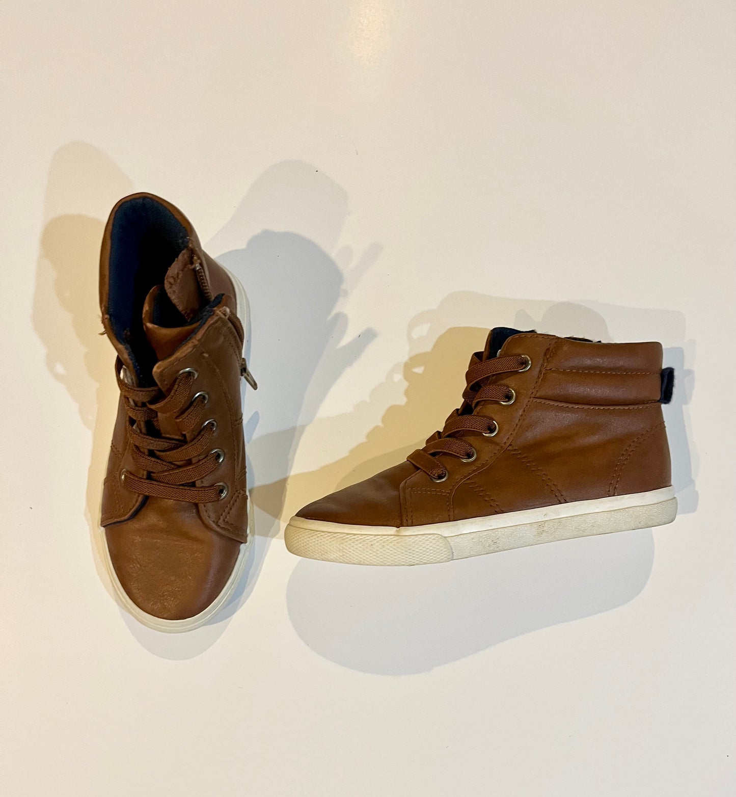 #67 Cat and Jack brown boots 11