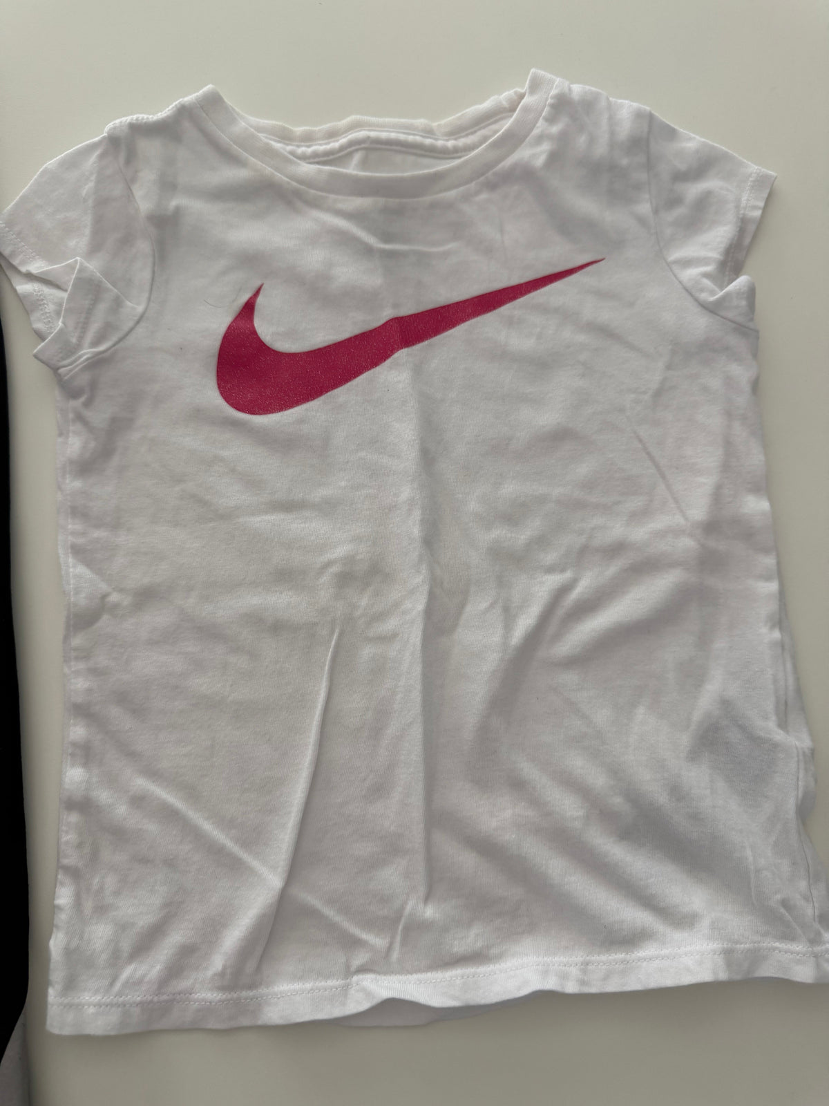#117, Girls 4T, Nike pink swoop shirt & black leggings, VGUC