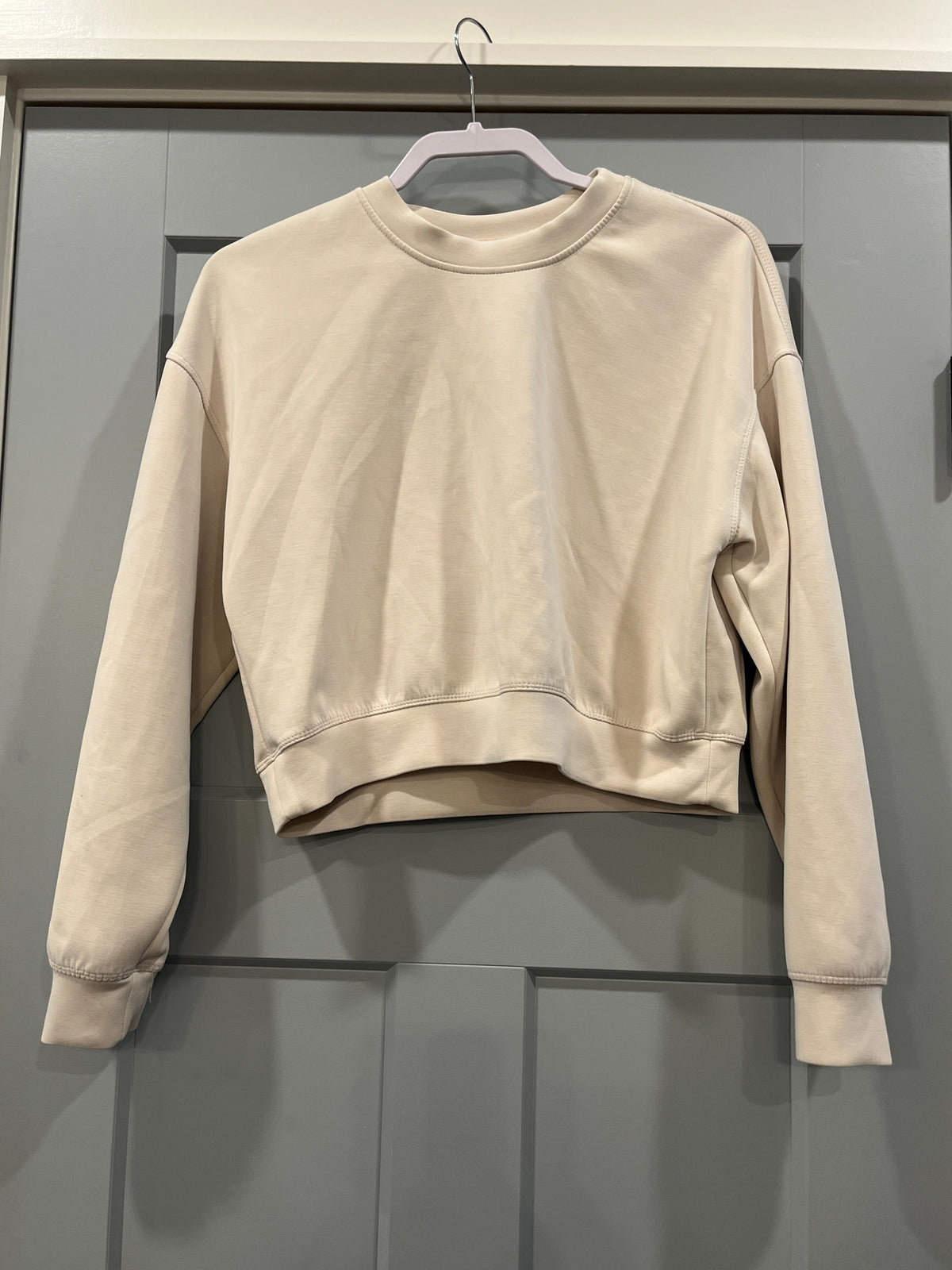 135 Junior's XS, Oatmeal colored crew neck soft sweatshirt, EUC