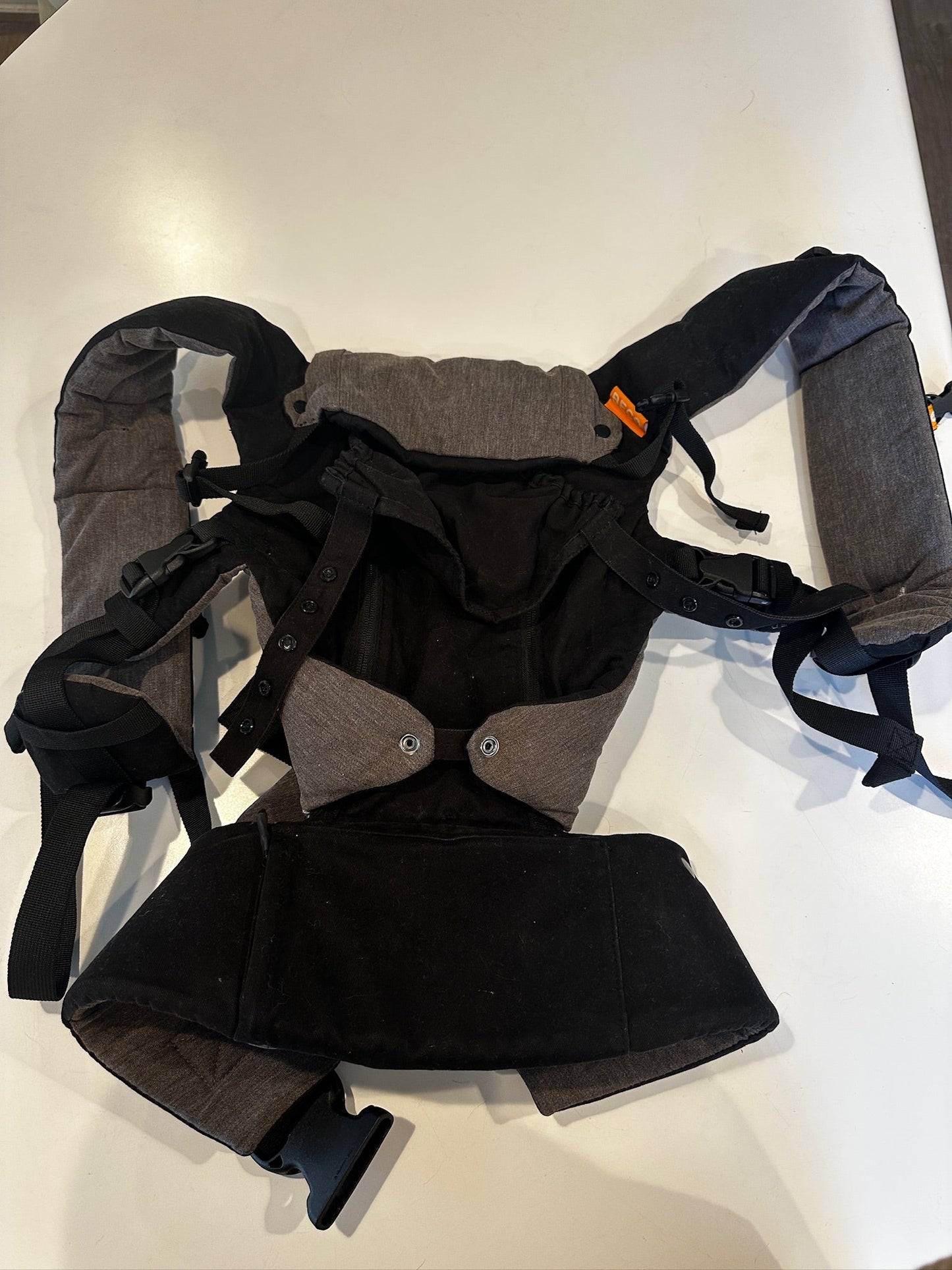 #33 Beco 8 black structured baby carrier