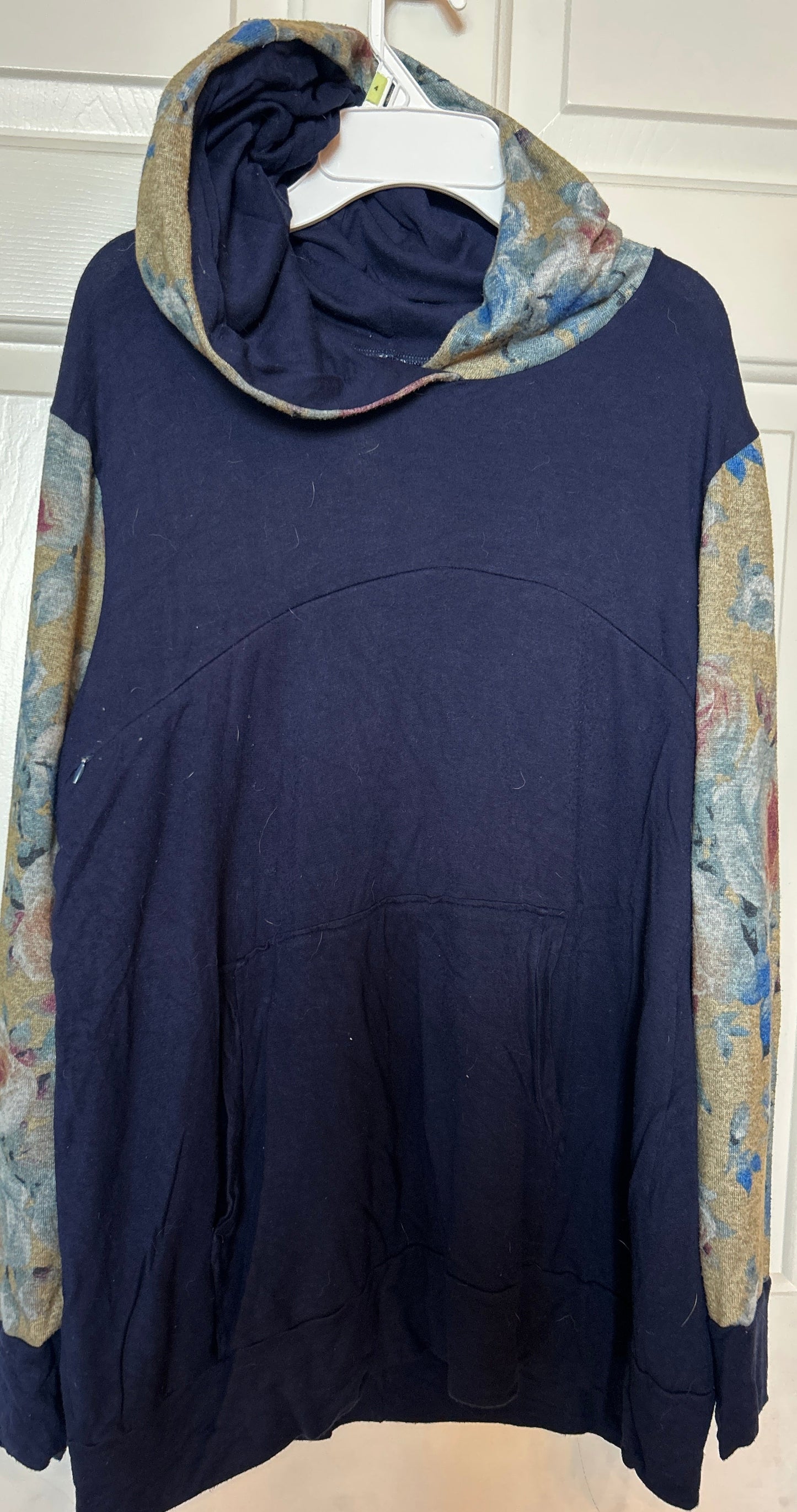 Seller # 35 nursing sweatshirt L
