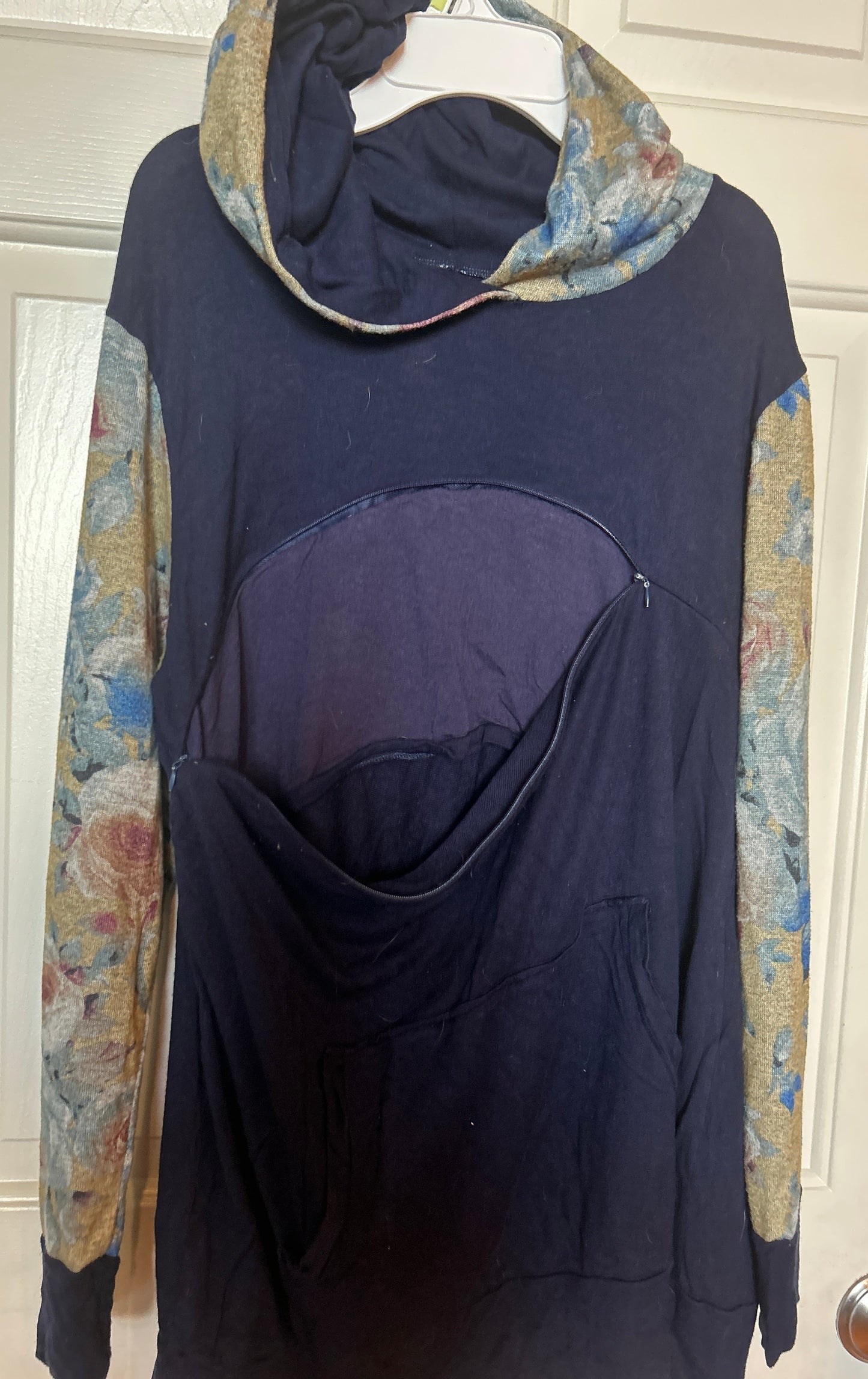 Seller # 35 nursing sweatshirt L