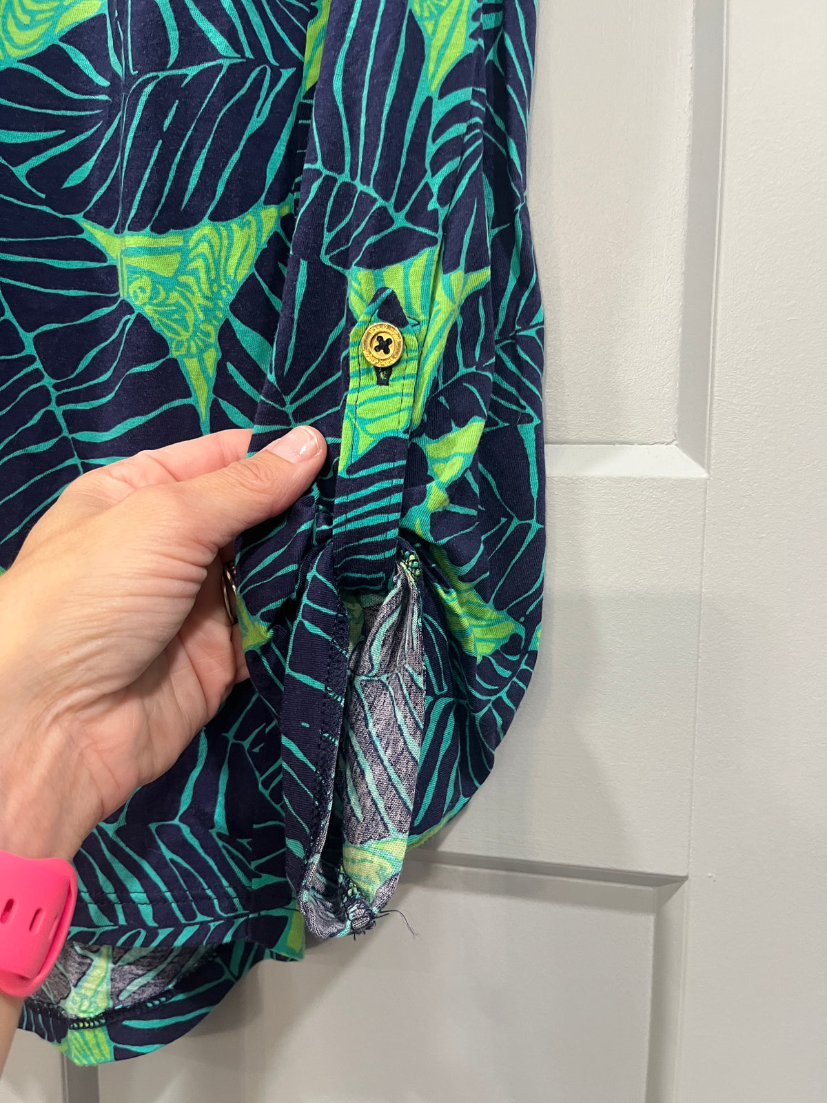 135 Lilly Pulitzer, size XS long sleeve Blue and green tropical leaf print, ln
