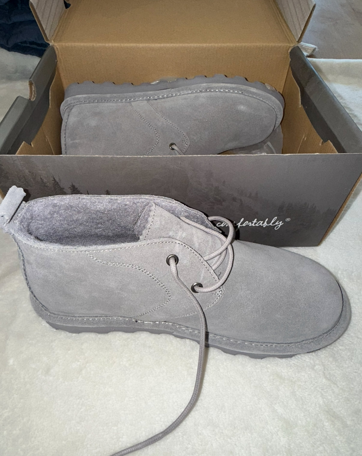 #46 women’s size 9 shoes bear paw nib