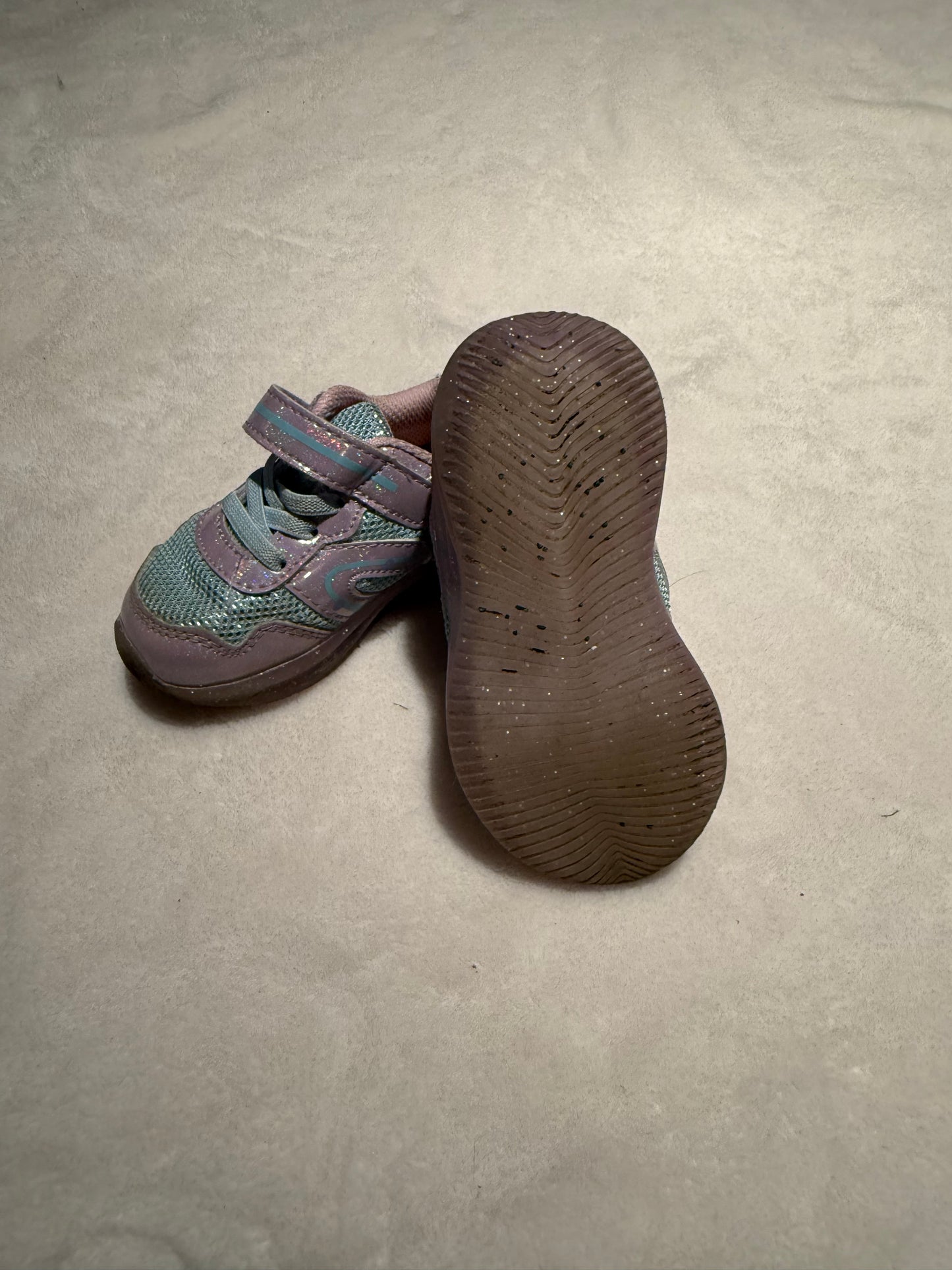 136 EUC light up toddler girl gym shoes size 6