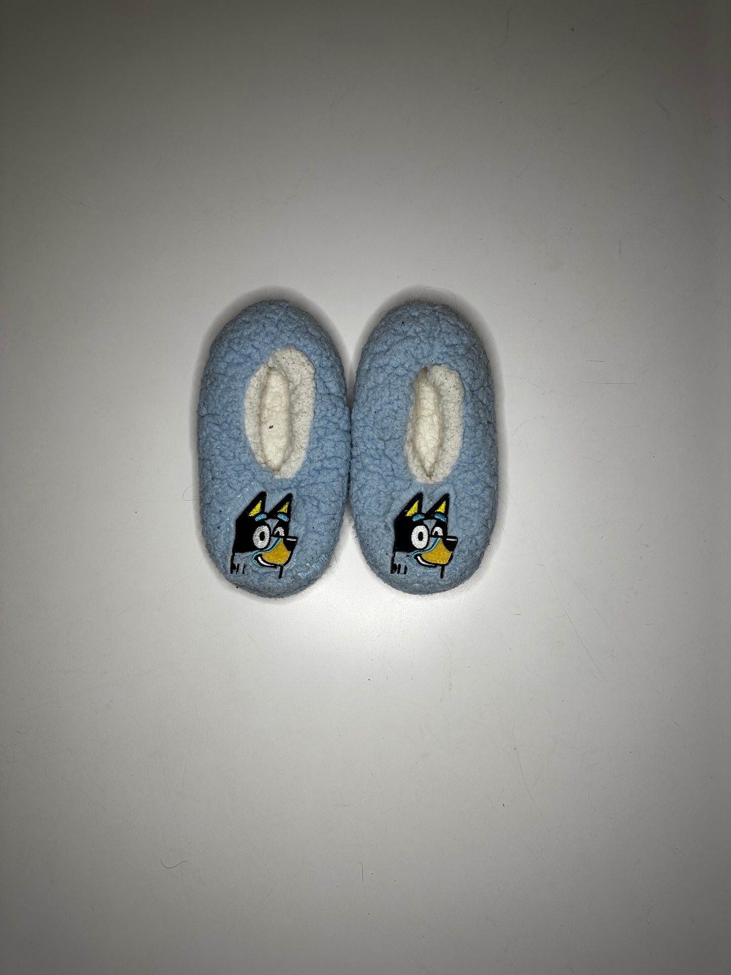 #33 Bluey slippers (listing 1)