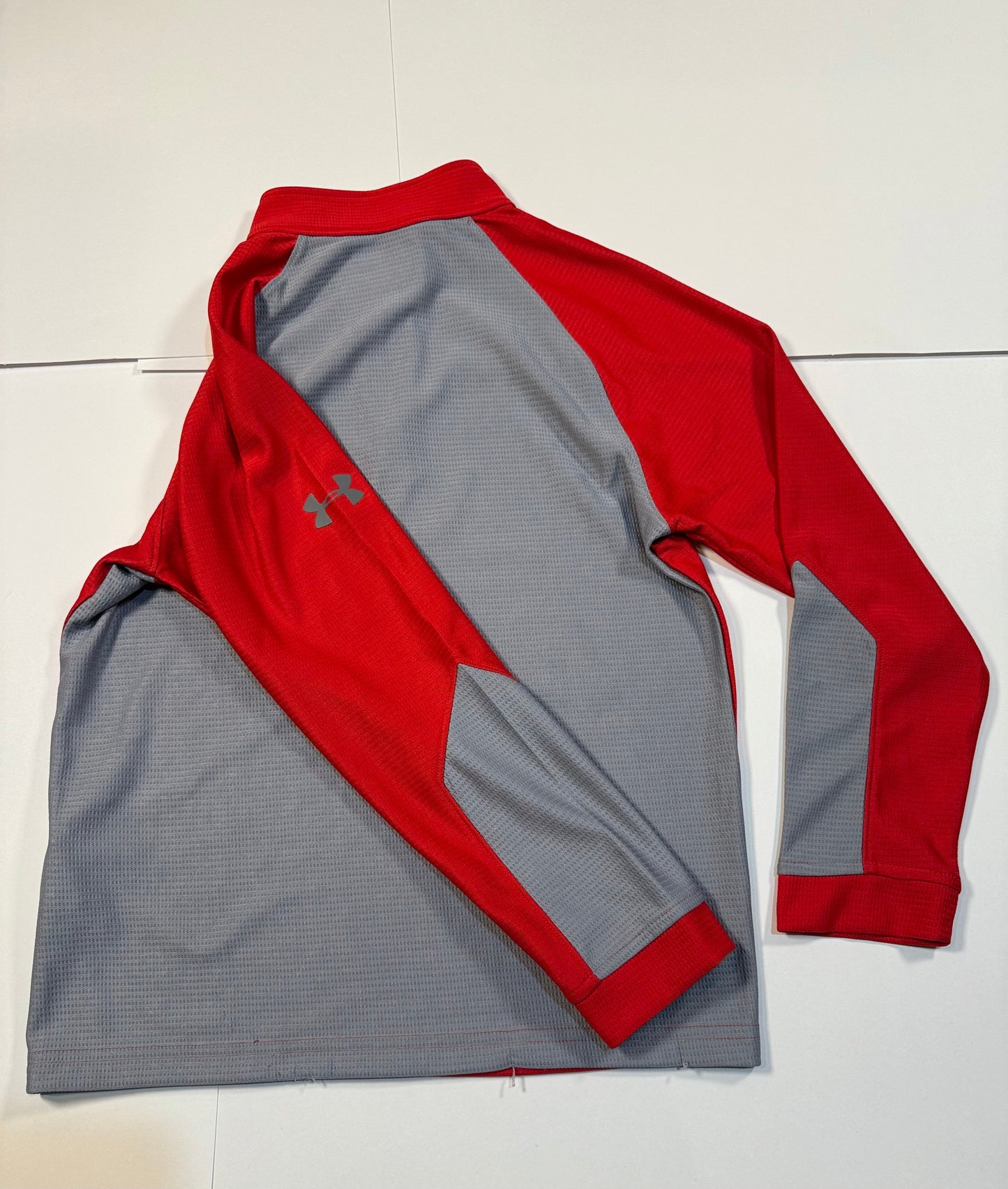 #180 Boys Youth Medium Under Armour Red Fitted Quarter Zip