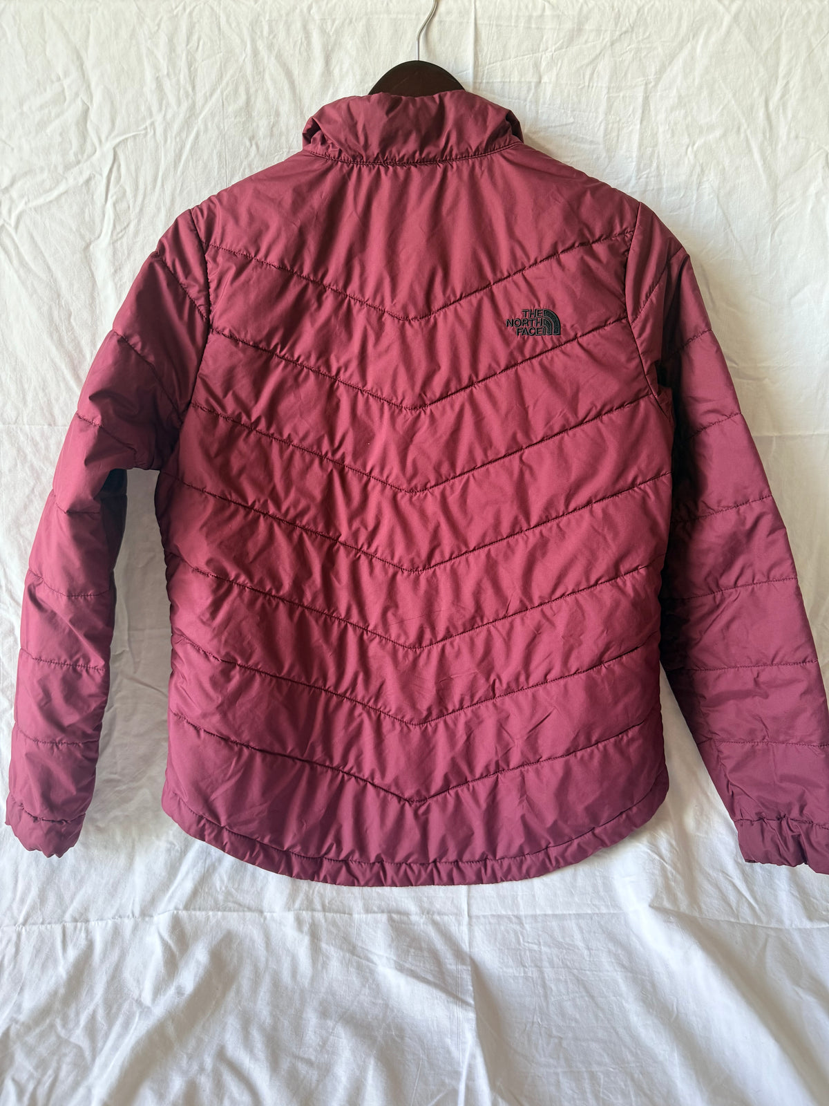 #143 The North Face light quilted burgundy jacket women’s size Medium