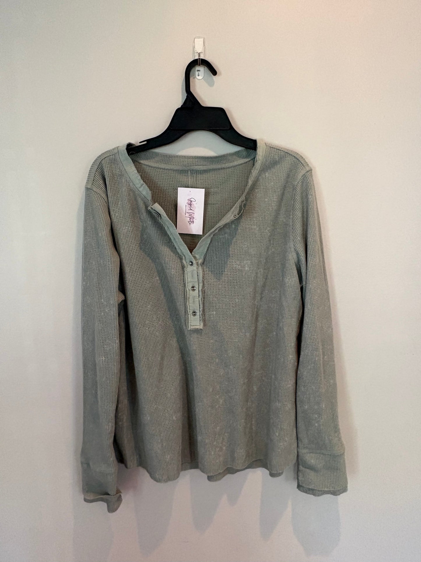 #28 REDUCED NWT Women’s Green Henley - Size M (2 of 2)