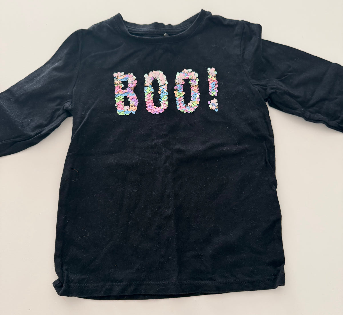 #117, Girls 4T, Cotton On sequin ‘BOO’ black shirt, VGUC