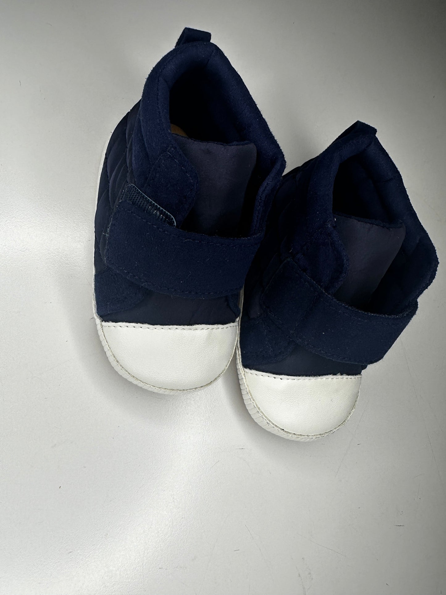 #33 navy blue baby bootie size 6-12 month