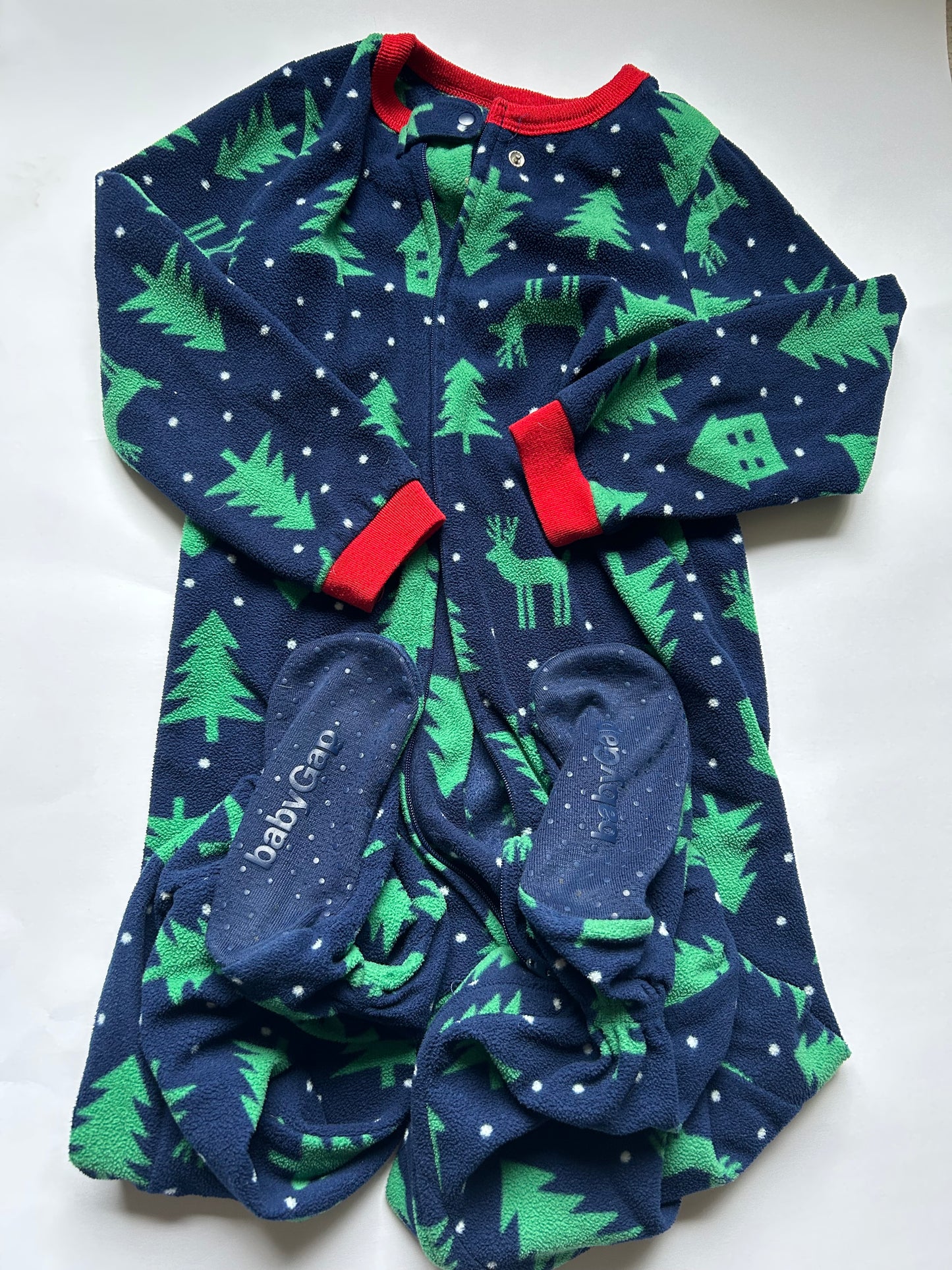Seller 21 GAP boys 5 tree zip up fleece jammies