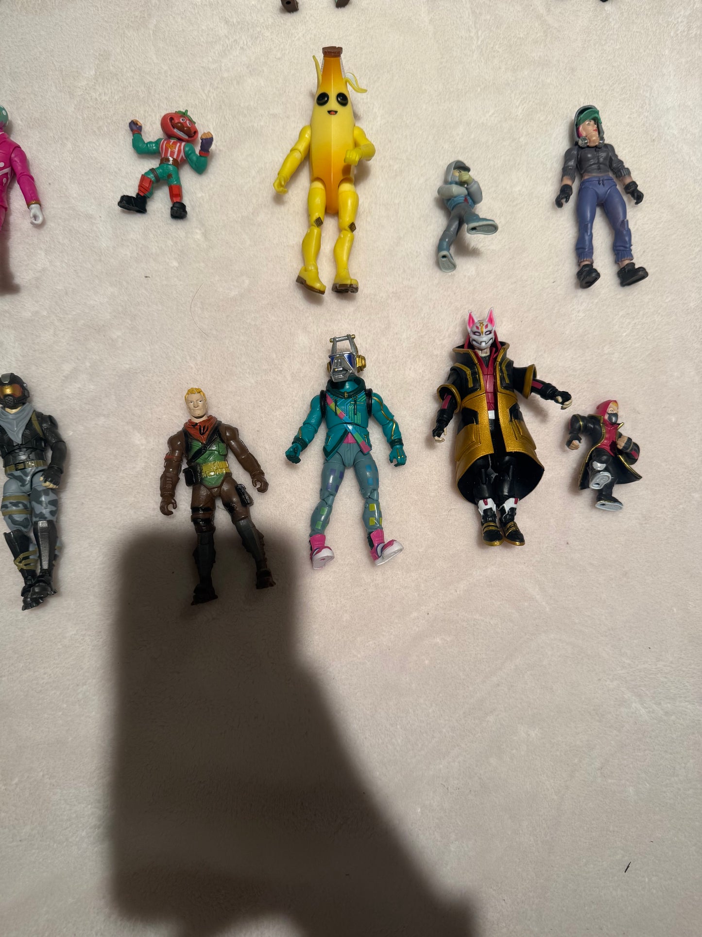136 EUC Fortnite figures- 16 figures