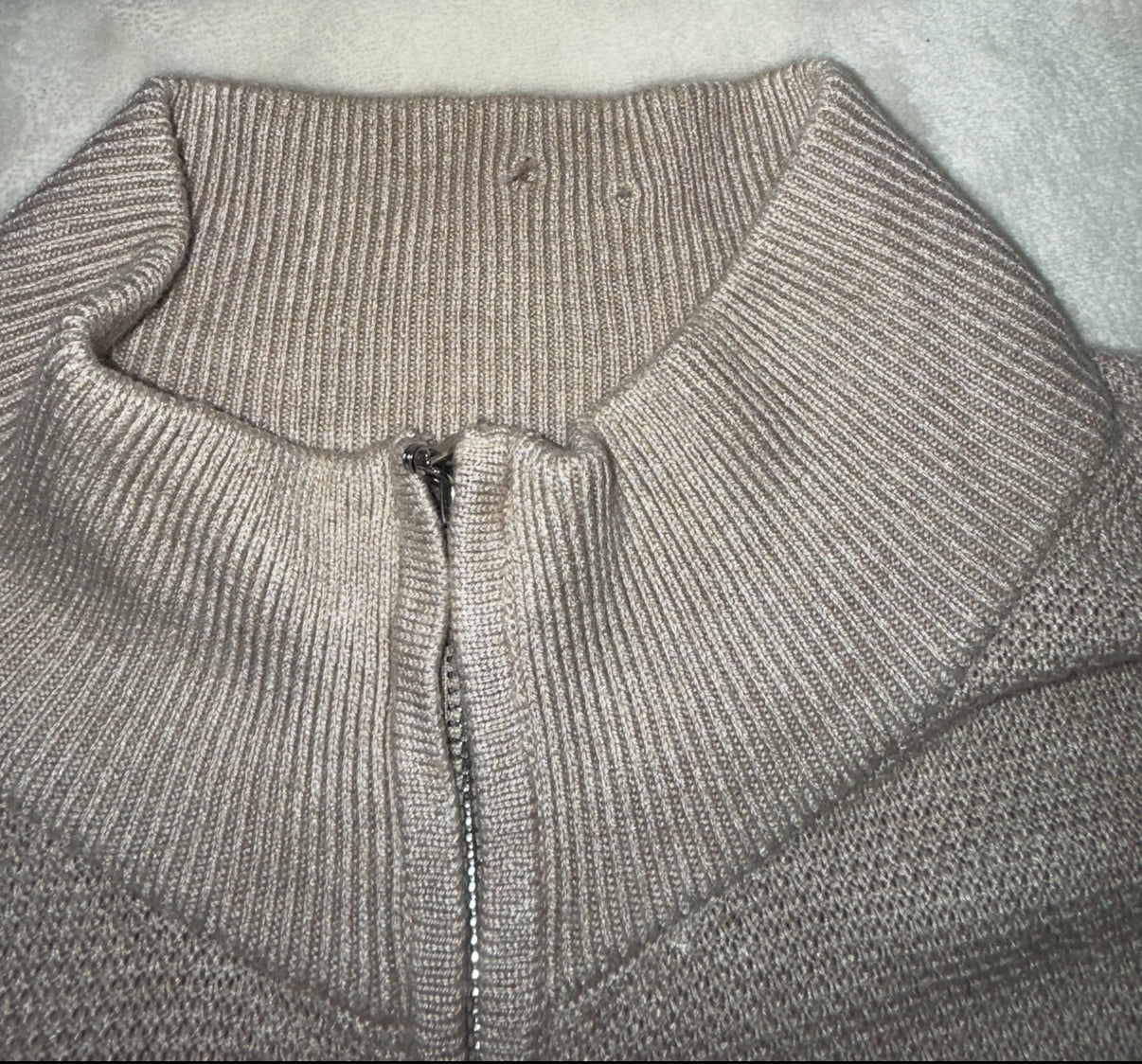 #46 Women’s xl White House black market sweater small holes on the inside neck euc
