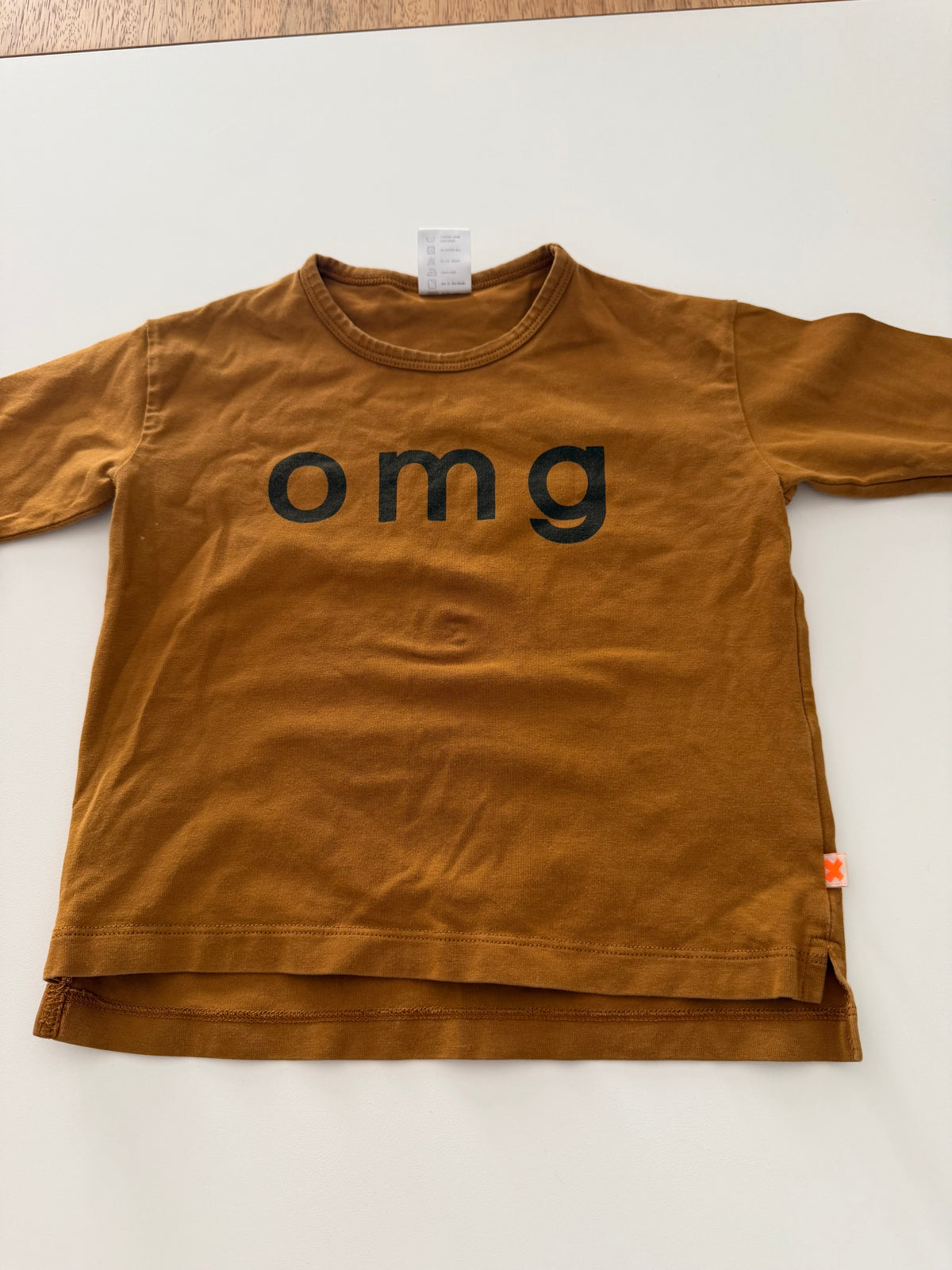 #117, Gender Neutral 18M, Tiny Cottons brown ‘OMG’ shirt, GUC