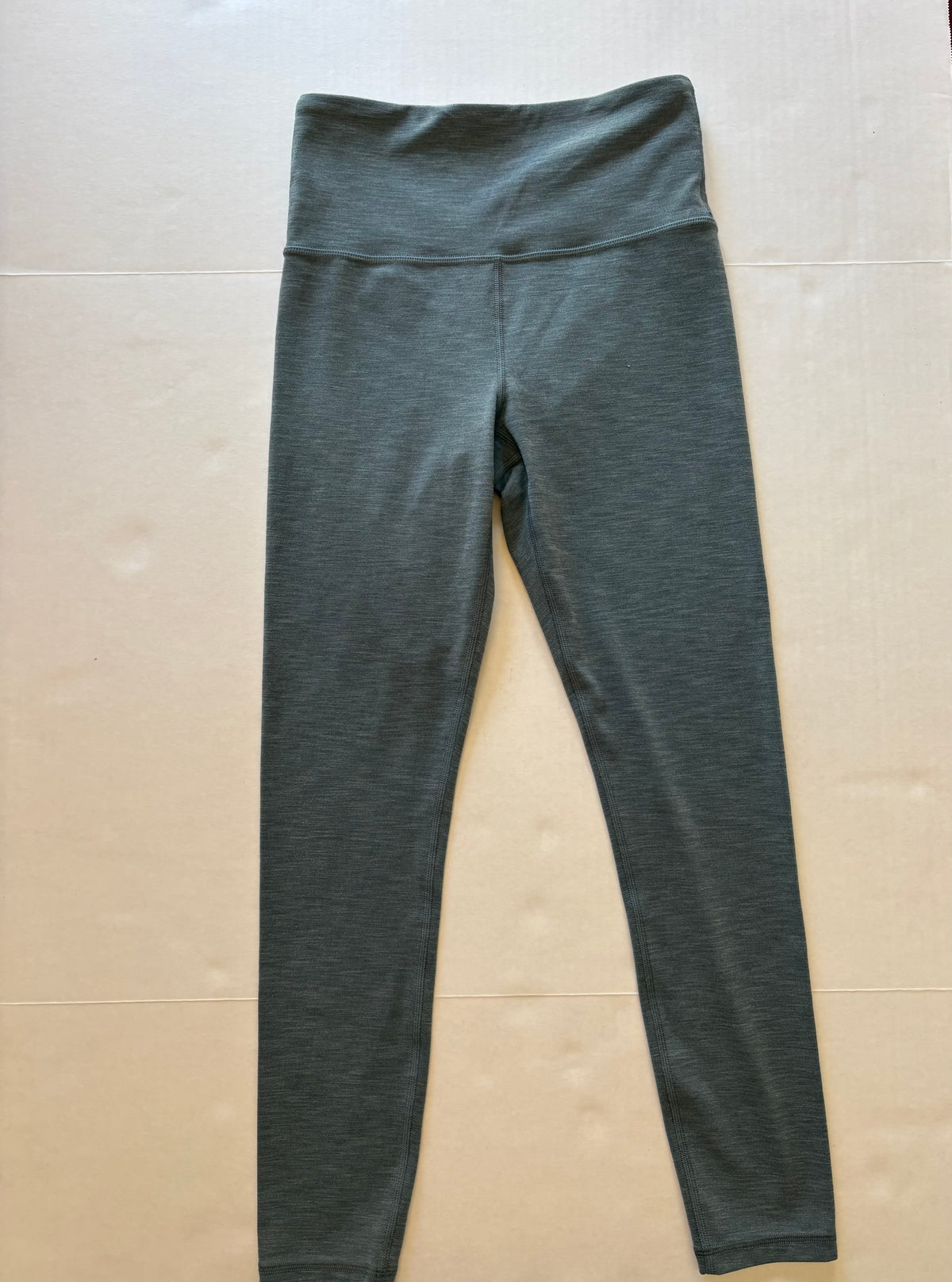 Seller 118 Athleta Ultra High Rise Elation Tight 7/8 legging. Size XS. Blue/gray heather