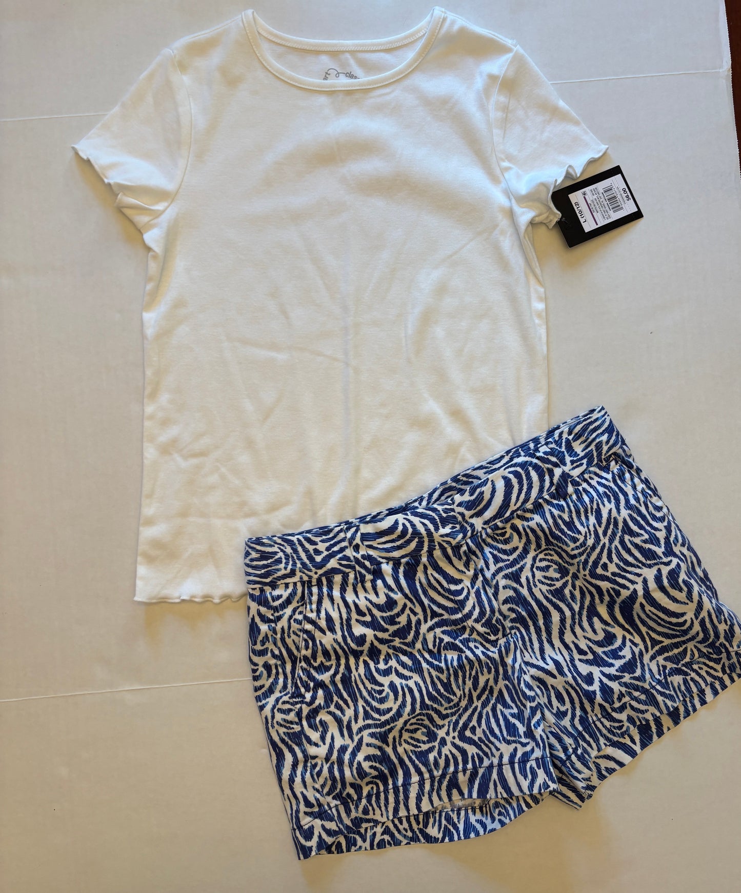 Reduced Seller 121 EUC/NWT Girls Vineyard Vines blue/white shorts size 12 and Art Class T-shirt size 10/12