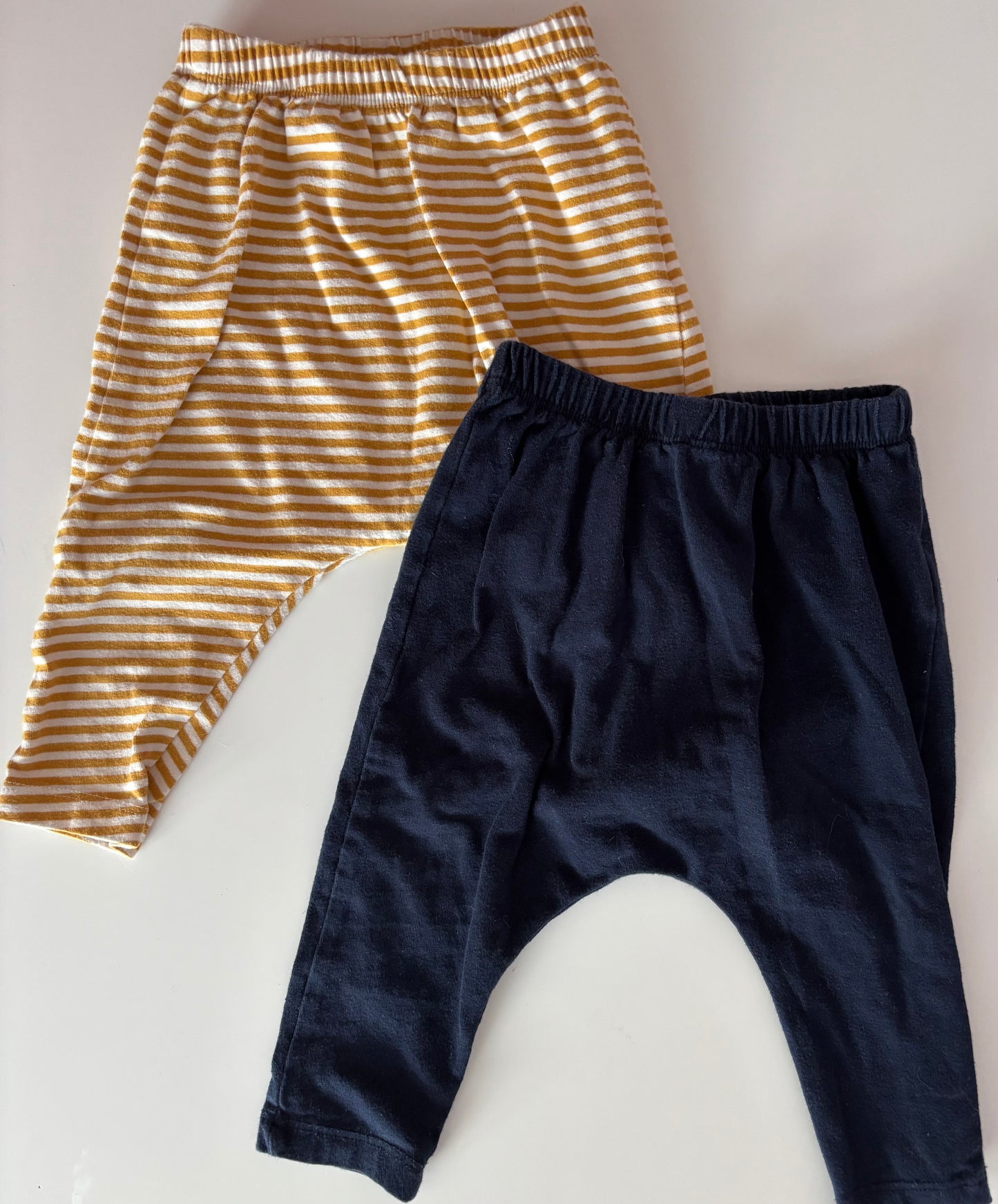 #70 old navy pants 6-12month VGUC