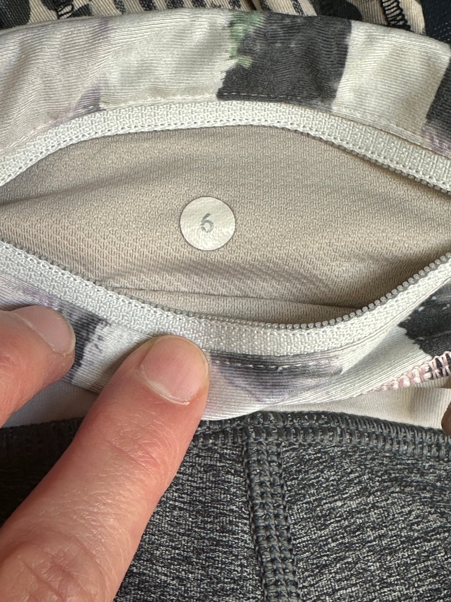 #186 Lululemon Run Inspire Crop II - Women's 6 - VGUC