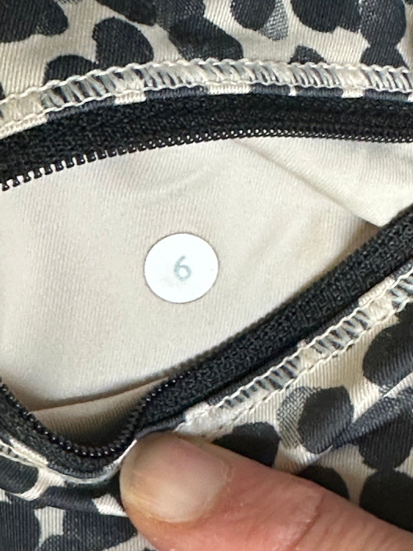 #186 Lululemon Run Top Speed Crop (Animal Print) - Women's 6 - EUC