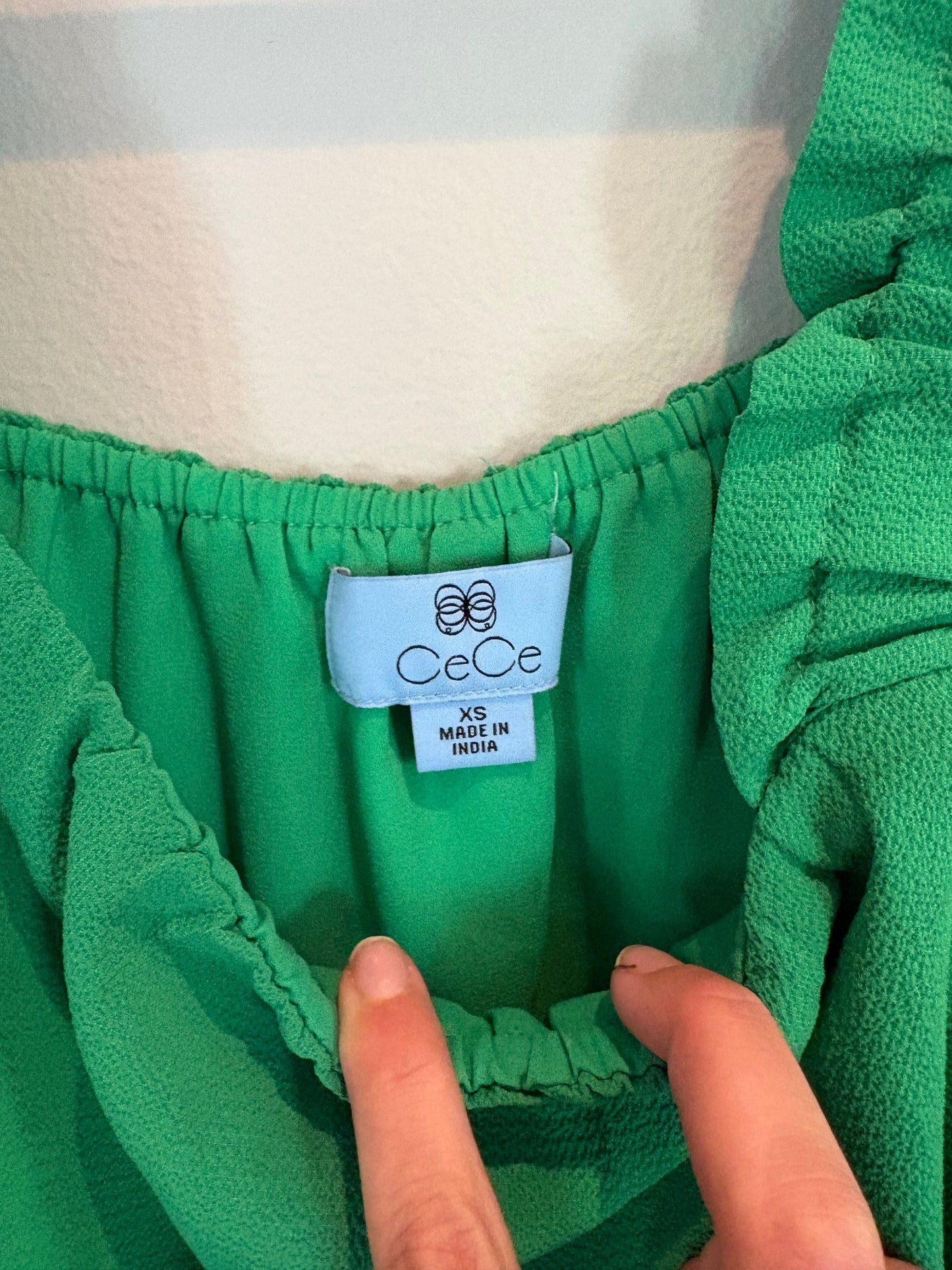 #28 REDUCED Women’s CeCe Top Kelly Green - Size Medium