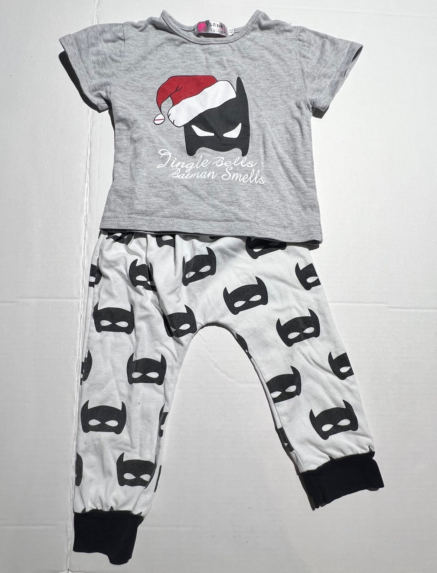 #98 Gender Neutral 24mo Christmas Batman Outfit