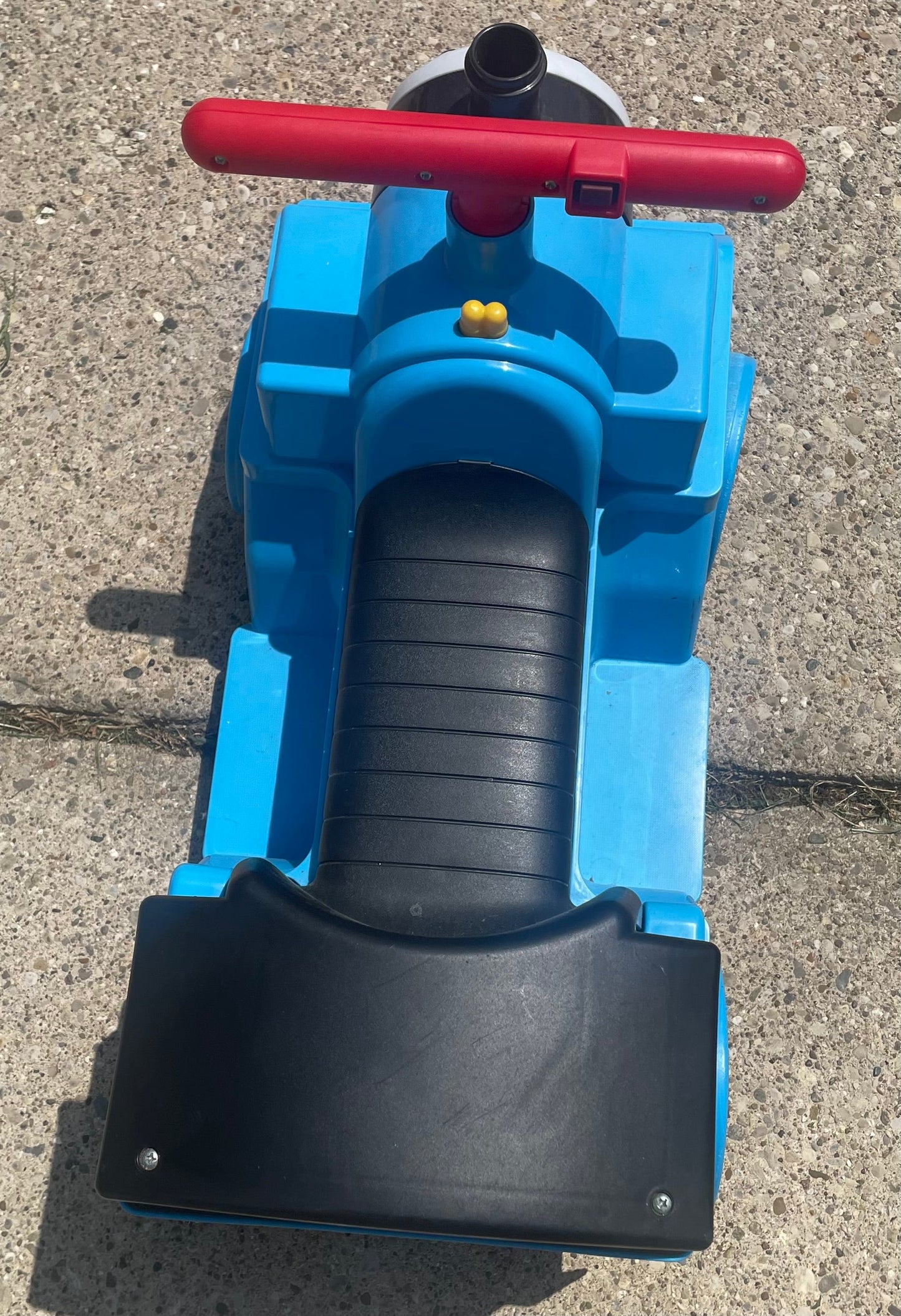 Seller 118 - Power wheels - Thomas the train ride on toy