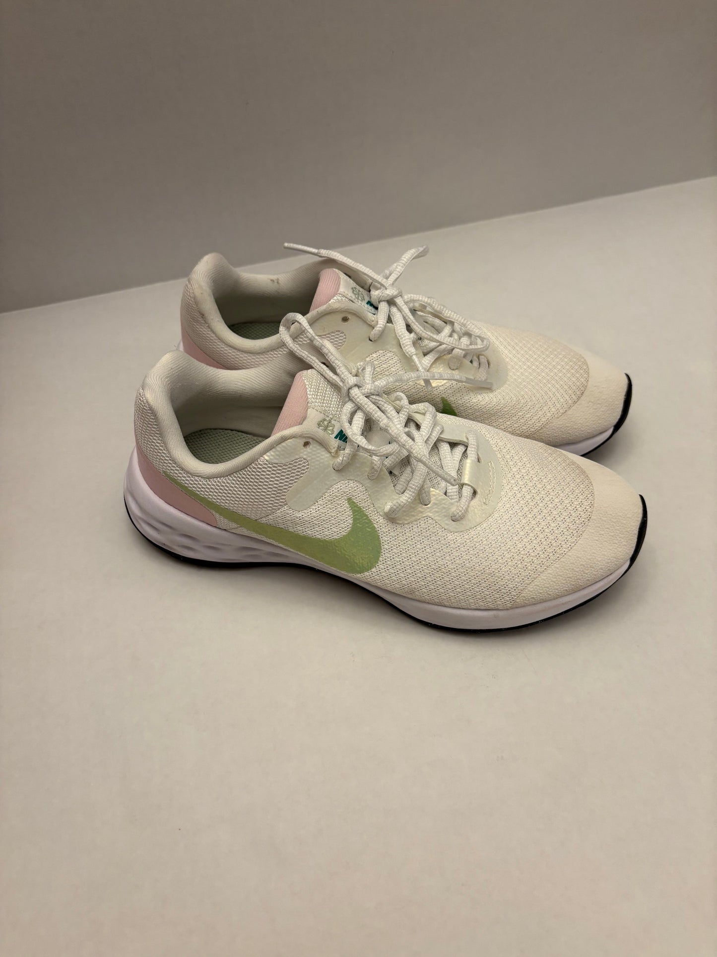 Reduced Seller 121 EUC Girls Nike Running shoes size 4.5 youth