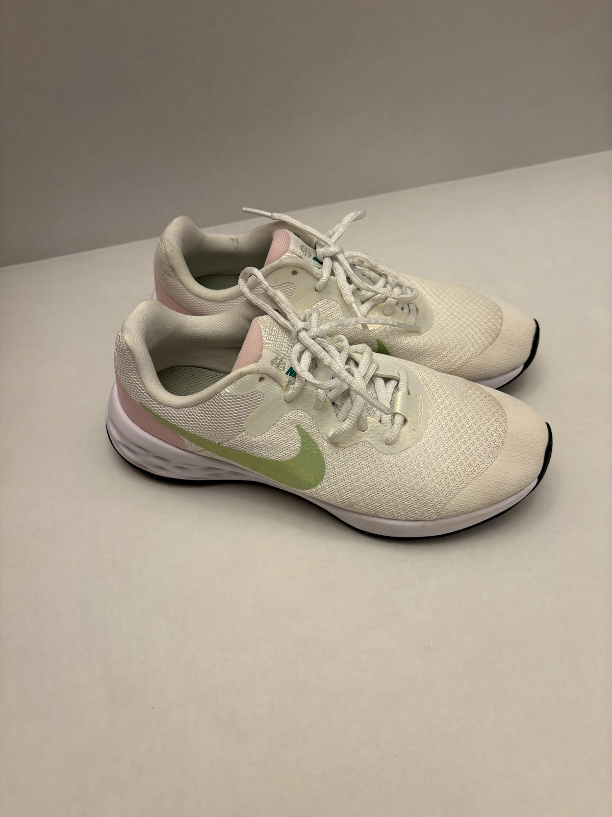 Seller 118 EUC Girls Nike Running shoes. Size 4.5