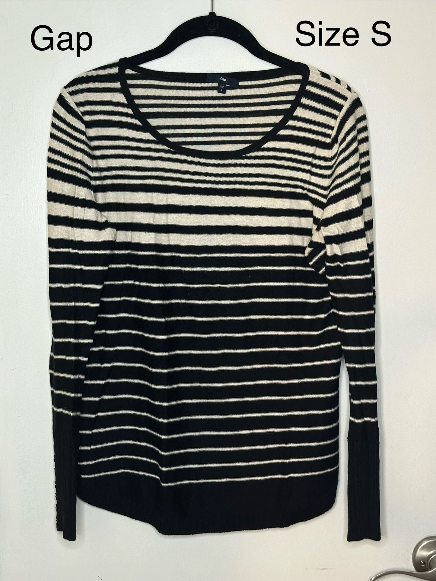 #186 Gap Black & White Striped Sweater - Women's S - VGUC
