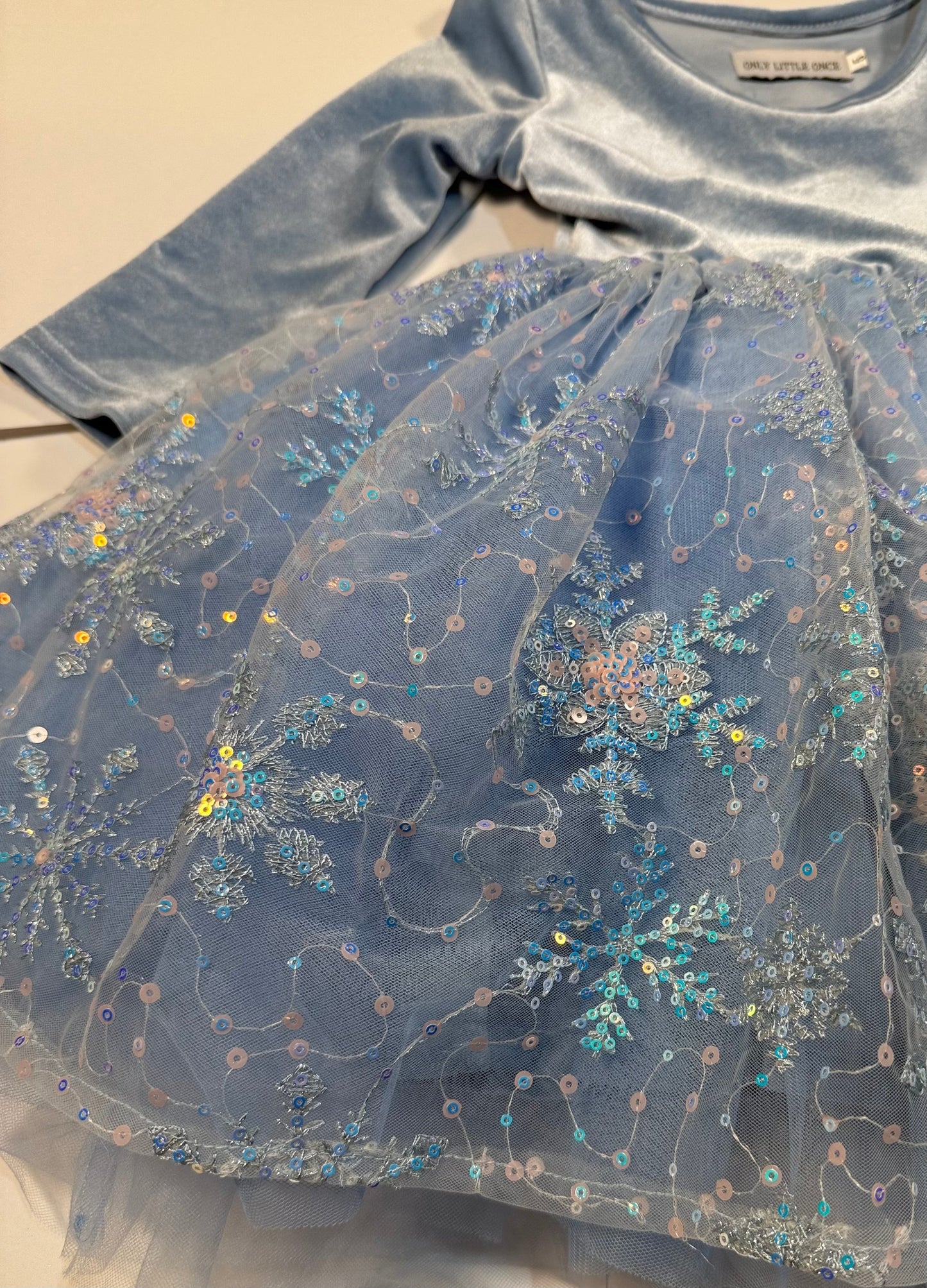 #180 Girls 5 Only Little Once Frozen Tulle Snowflake Cape and Princess Dress