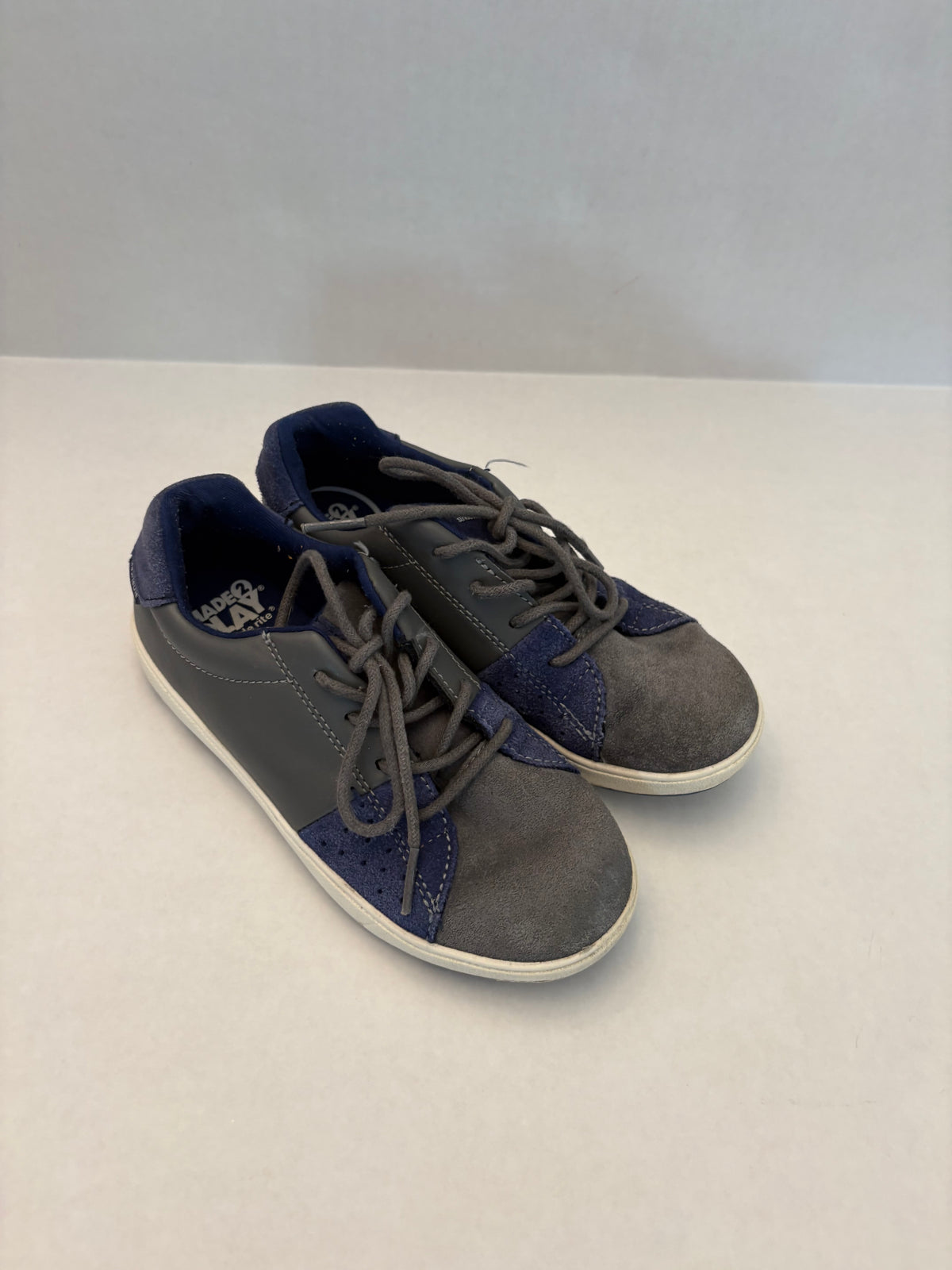 Seller 118 VGuC Stride Rite Boys washable navy/gray shoes Size 13