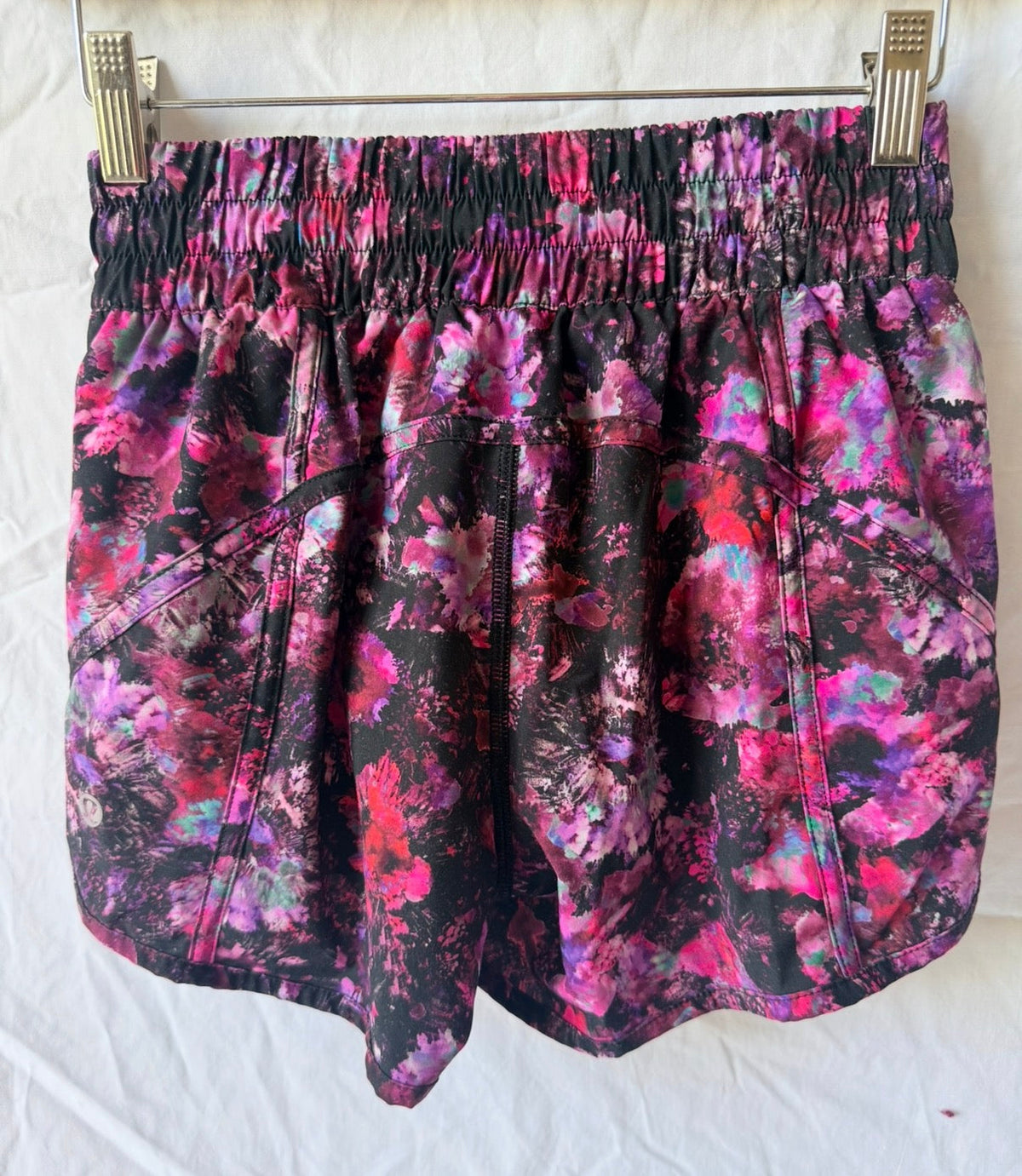 #143 Lululemon Hotty-Hot lined shorts women’s size 4